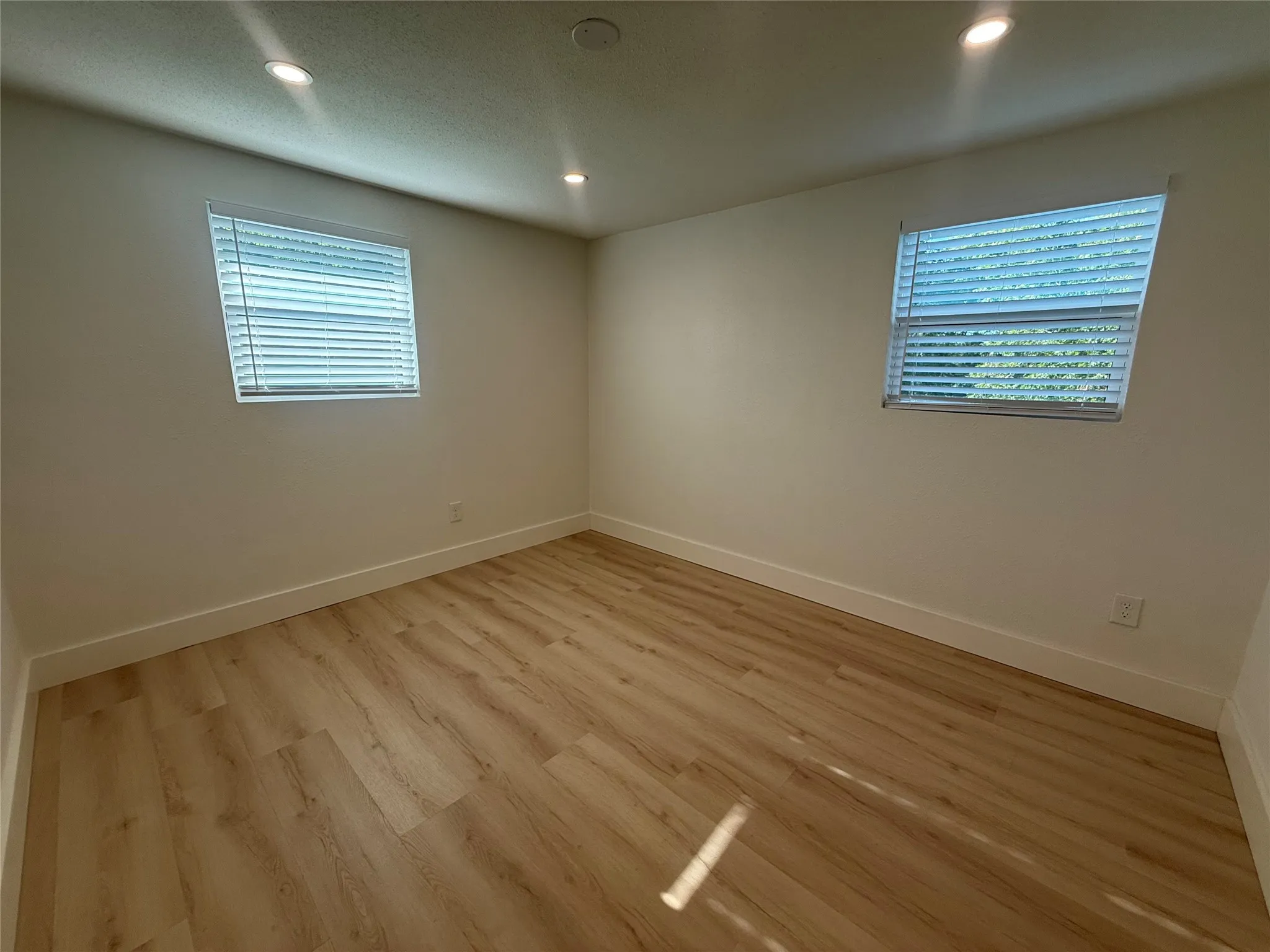 Single Family Residence For Rent in Grayson County , 37 Almond Drive, Pottsboro, Texas 75076, 3 Bedroom, 2 Bathroom, Garage spaces, 1,392 Sqft, built in 1970, mls#21355701, Real Estate Agent in Pottsboro, Homes For Rent in Grayson county, Homes For Rent in Pottsboro, Realtor in Pottsboro Texas, Real Estate Brokerage Independent Realty Texas, Luminita Cordes Realtor