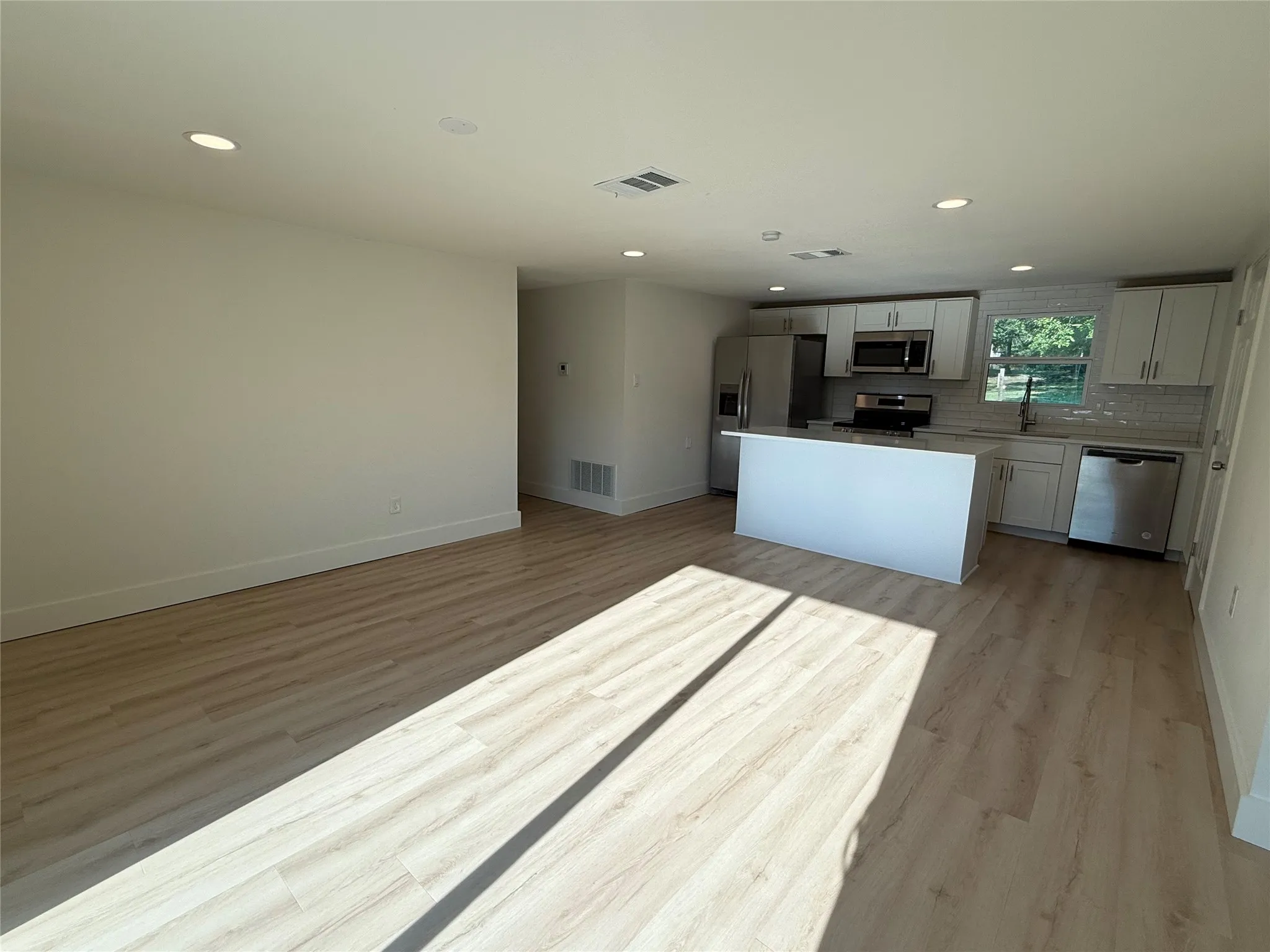 Single Family Residence For Rent in Grayson County , 37 Almond Drive, Pottsboro, Texas 75076, 3 Bedroom, 2 Bathroom, Garage spaces, 1,392 Sqft, built in 1970, mls#21355701, Real Estate Agent in Pottsboro, Homes For Rent in Grayson county, Homes For Rent in Pottsboro, Realtor in Pottsboro Texas, Real Estate Brokerage Independent Realty Texas, Luminita Cordes Realtor