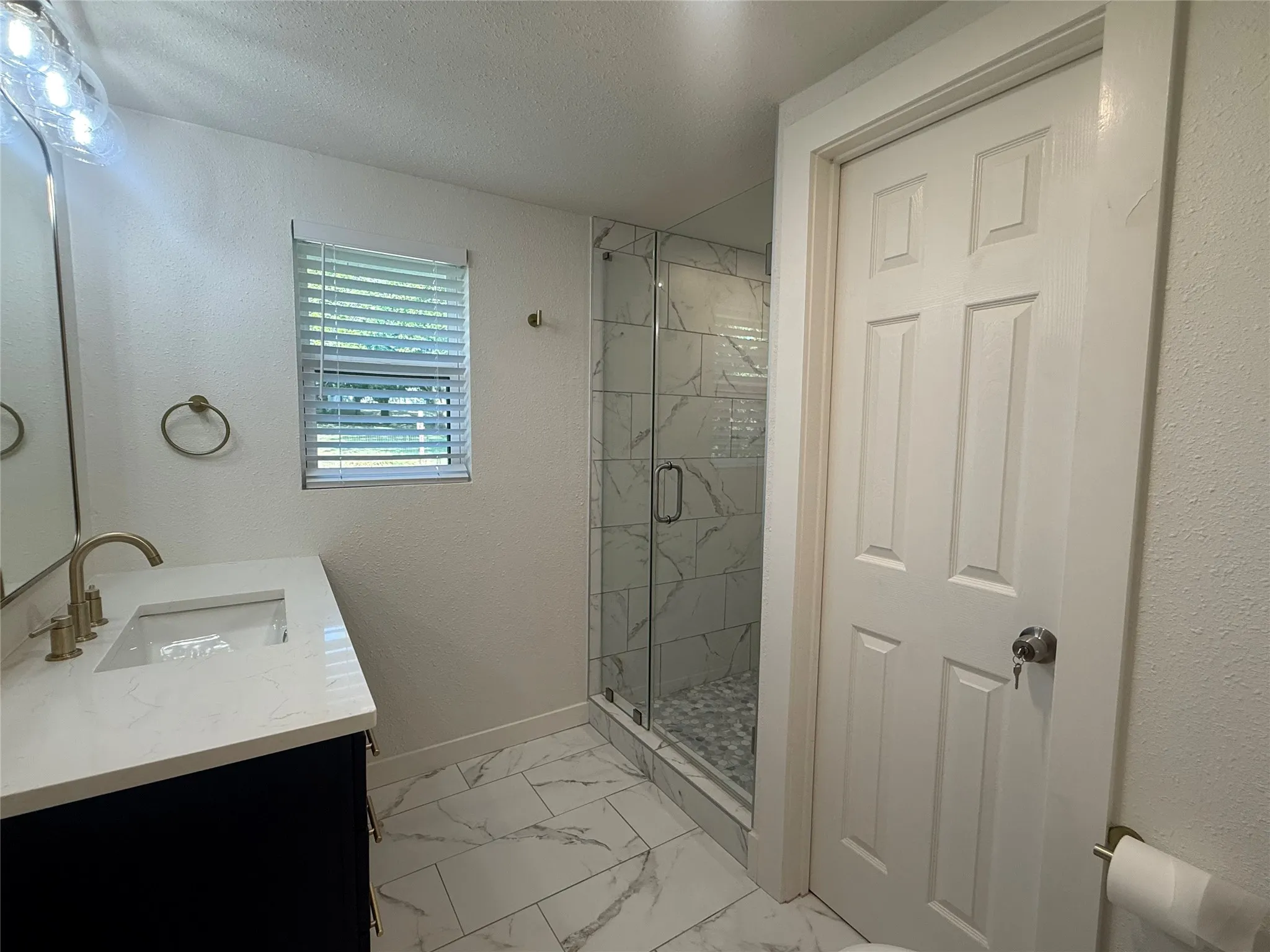Single Family Residence For Rent in Grayson County , 37 Almond Drive, Pottsboro, Texas 75076, 3 Bedroom, 2 Bathroom, Garage spaces, 1,392 Sqft, built in 1970, mls#21355701, Real Estate Agent in Pottsboro, Homes For Rent in Grayson county, Homes For Rent in Pottsboro, Realtor in Pottsboro Texas, Real Estate Brokerage Independent Realty Texas, Luminita Cordes Realtor