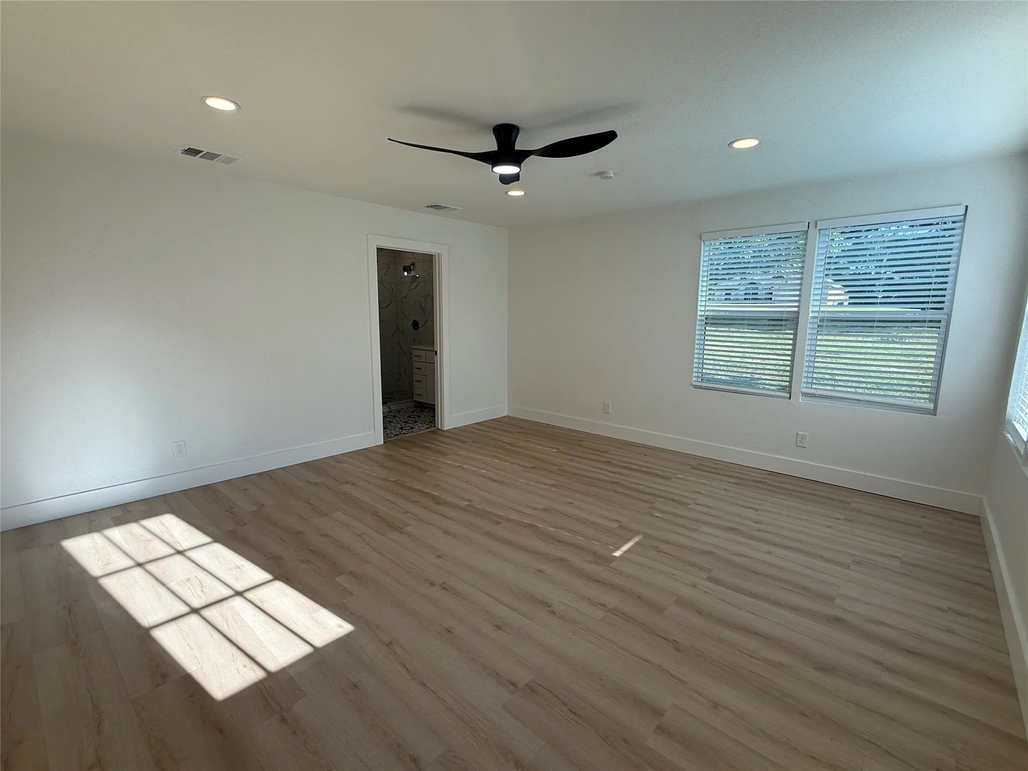 Single Family Residence For Rent in Grayson County , 37 Almond Drive, Pottsboro, Texas 75076, 3 Bedroom, 2 Bathroom, Garage spaces, 1,392 Sqft, built in 1970, mls#21355701, Real Estate Agent in Pottsboro, Homes For Rent in Grayson county, Homes For Rent in Pottsboro, Realtor in Pottsboro Texas, Real Estate Brokerage Independent Realty Texas, Luminita Cordes Realtor