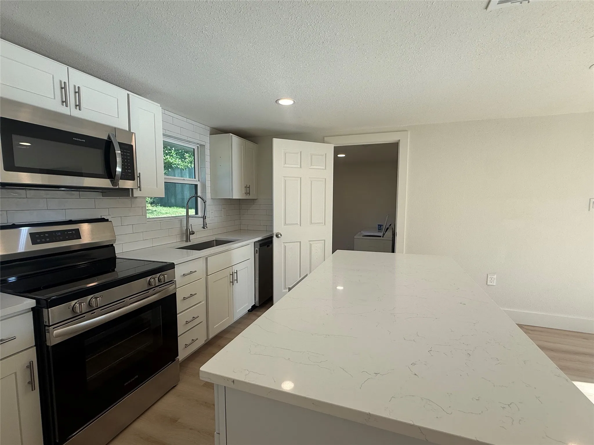 Single Family Residence For Rent in Grayson County , 37 Almond Drive, Pottsboro, Texas 75076, 3 Bedroom, 2 Bathroom, Garage spaces, 1,392 Sqft, built in 1970, mls#21355701, Real Estate Agent in Pottsboro, Homes For Rent in Grayson county, Homes For Rent in Pottsboro, Realtor in Pottsboro Texas, Real Estate Brokerage Independent Realty Texas, Luminita Cordes Realtor