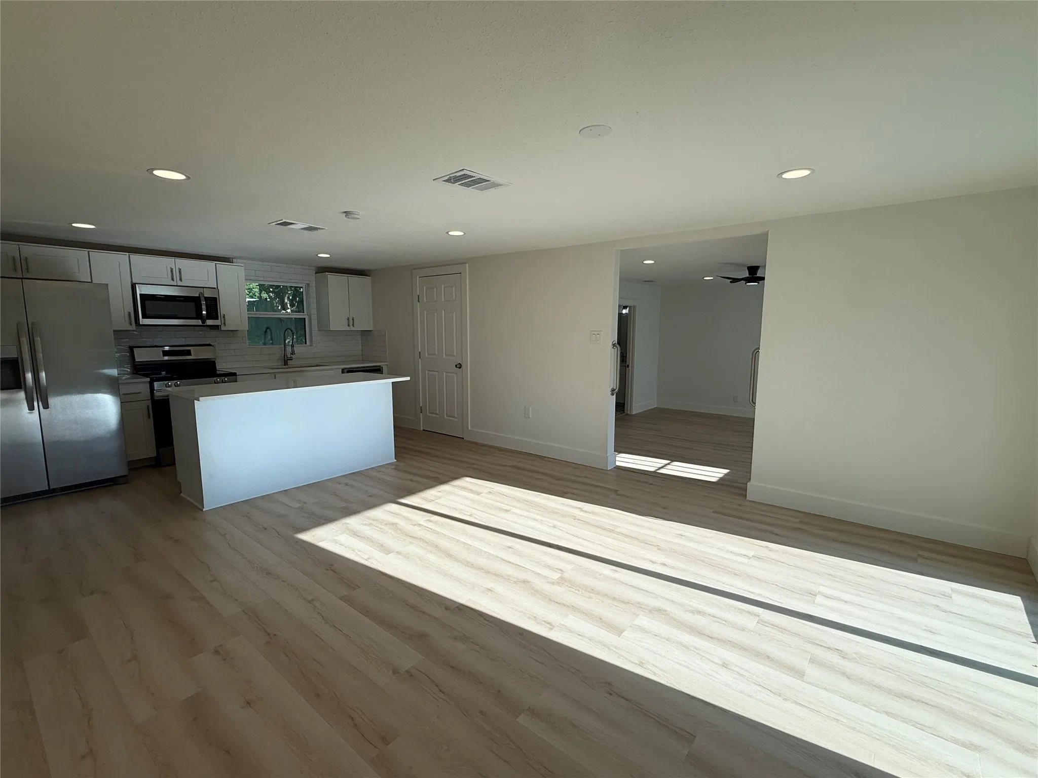 Single Family Residence For Rent in Grayson County , 37 Almond Drive, Pottsboro, Texas 75076, 3 Bedroom, 2 Bathroom, Garage spaces, 1,392 Sqft, built in 1970, mls#21355701, Real Estate Agent in Pottsboro, Homes For Rent in Grayson county, Homes For Rent in Pottsboro, Realtor in Pottsboro Texas, Real Estate Brokerage Independent Realty Texas, Luminita Cordes Realtor