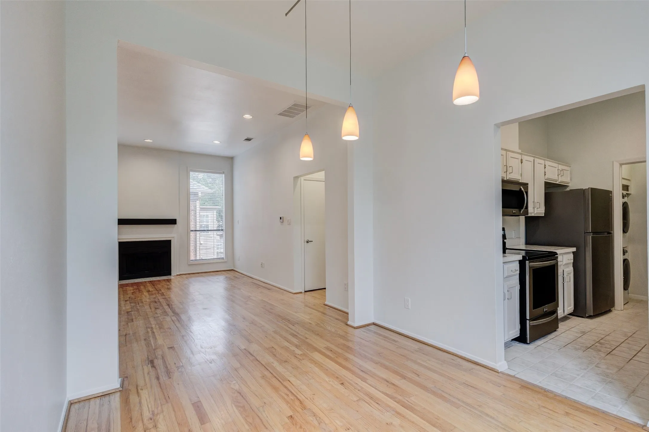 Condominium For Rent in Dallas County , 4030 Holland Avenue 6, Dallas, Texas 75219, 1 Bedroom, 1 Bathroom, Garage spaces, 775 Sqft, built in 1983, mls#21307046, Real Estate Agent in Dallas, Homes For Rent in Dallas county, Homes For Rent in Dallas, Realtor in Dallas Texas, Real Estate Brokerage Independent Realty Texas, Luminita Cordes Realtor