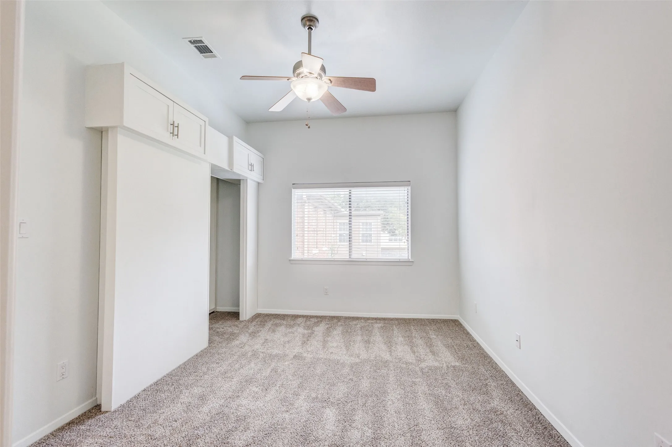 Condominium For Rent in Dallas County , 4030 Holland Avenue 6, Dallas, Texas 75219, 1 Bedroom, 1 Bathroom, Garage spaces, 775 Sqft, built in 1983, mls#21307046, Real Estate Agent in Dallas, Homes For Rent in Dallas county, Homes For Rent in Dallas, Realtor in Dallas Texas, Real Estate Brokerage Independent Realty Texas, Luminita Cordes Realtor