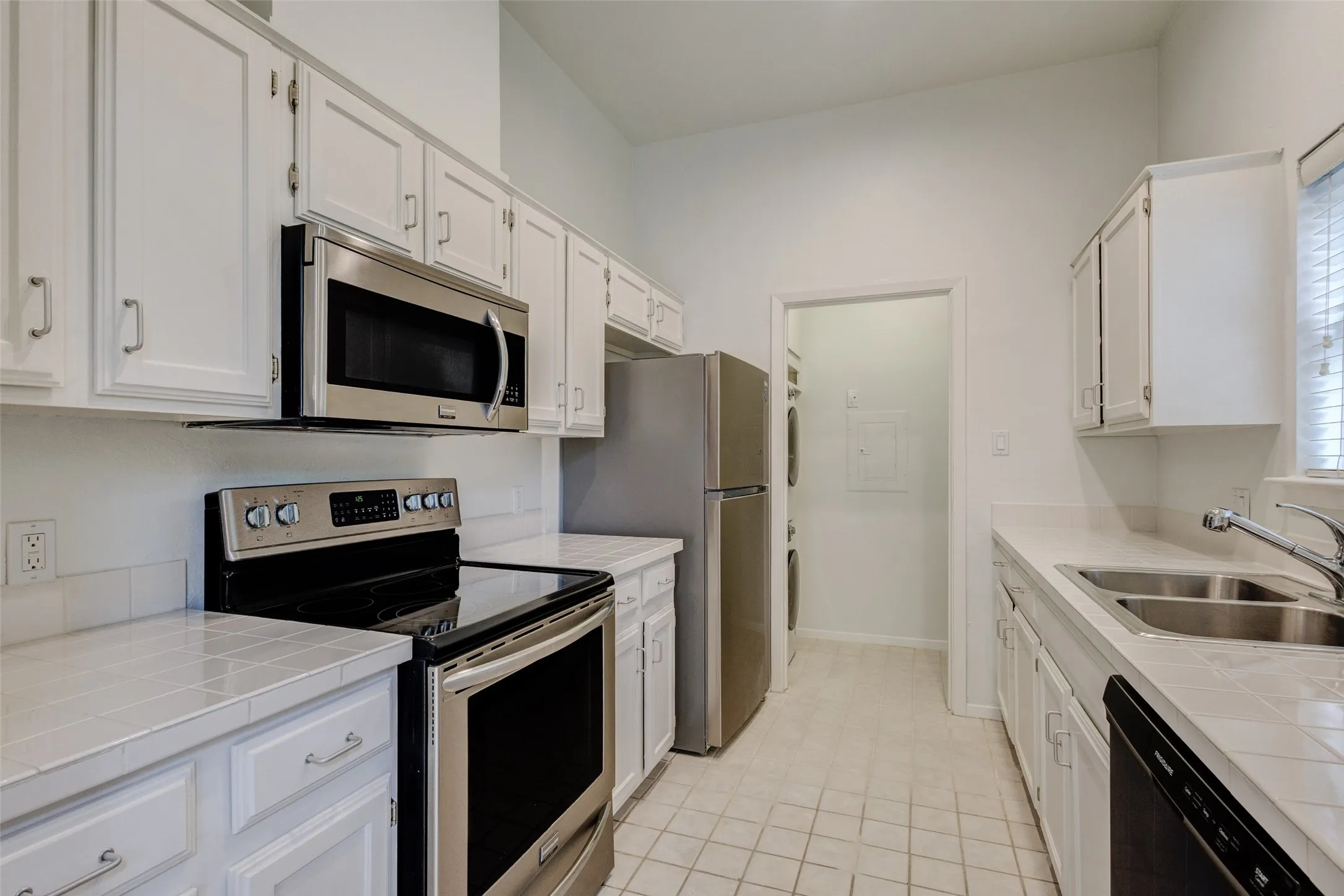 Condominium For Rent in Dallas County , 4030 Holland Avenue 6, Dallas, Texas 75219, 1 Bedroom, 1 Bathroom, Garage spaces, 775 Sqft, built in 1983, mls#21307046, Real Estate Agent in Dallas, Homes For Rent in Dallas county, Homes For Rent in Dallas, Realtor in Dallas Texas, Real Estate Brokerage Independent Realty Texas, Luminita Cordes Realtor