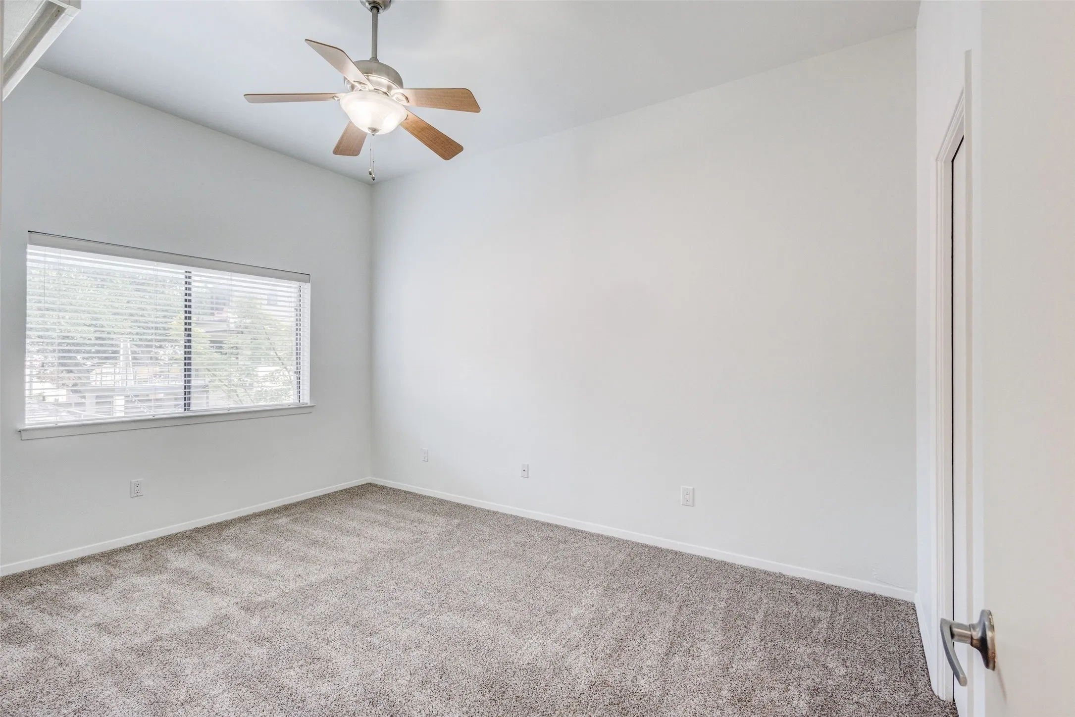 Condominium For Rent in Dallas County , 4030 Holland Avenue 6, Dallas, Texas 75219, 1 Bedroom, 1 Bathroom, Garage spaces, 775 Sqft, built in 1983, mls#21307046, Real Estate Agent in Dallas, Homes For Rent in Dallas county, Homes For Rent in Dallas, Realtor in Dallas Texas, Real Estate Brokerage Independent Realty Texas, Luminita Cordes Realtor