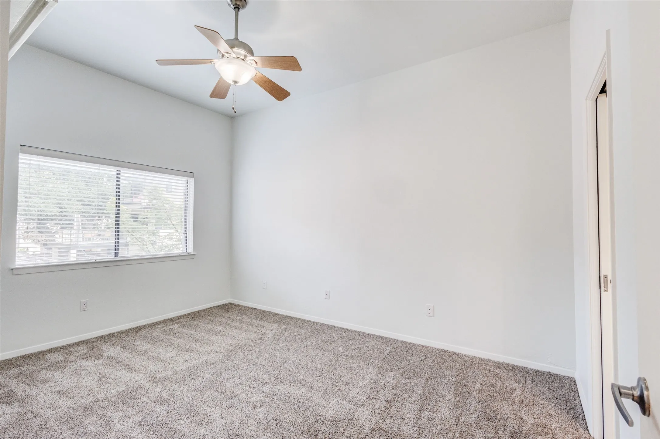 Condominium For Rent in Dallas County , 4030 Holland Avenue 6, Dallas, Texas 75219, 1 Bedroom, 1 Bathroom, Garage spaces, 775 Sqft, built in 1983, mls#21307046, Real Estate Agent in Dallas, Homes For Rent in Dallas county, Homes For Rent in Dallas, Realtor in Dallas Texas, Real Estate Brokerage Independent Realty Texas, Luminita Cordes Realtor