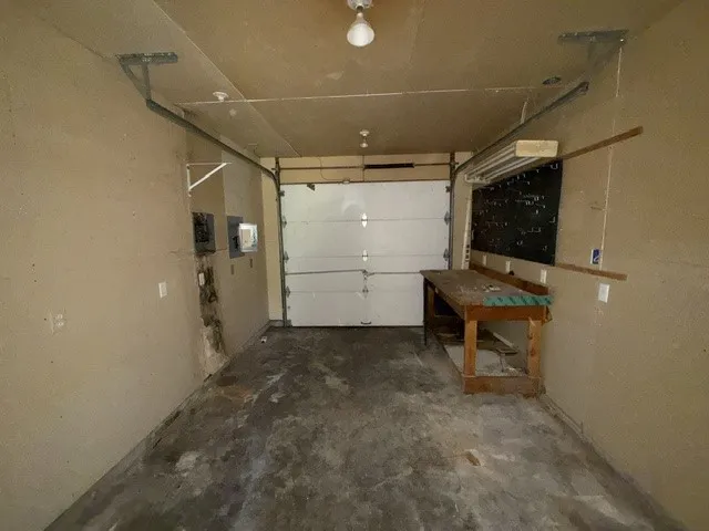 Single Family Residence For Sale in Tarrant County , 3121 Olive Place, Fort Worth, Texas 76116, 3 Bedroom, 2 Bathroom, 1 Garage spaces, 1,260 Sqft, built in 1961, mls#21355818, Real Estate Agent in Fort Worth, Homes For Sale in Tarrant county, Homes For Sale in Fort Worth, Realtor in Fort Worth Texas, Real Estate Brokerage Independent Realty Texas, Luminita Cordes Realtor