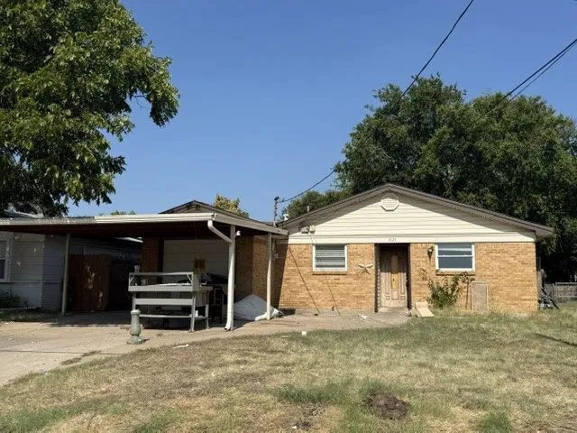 Single Family Residence For Sale in Tarrant County , 3121 Olive Place, Fort Worth, Texas 76116, 3 Bedroom, 2 Bathroom, 1 Garage spaces, 1,260 Sqft, built in 1961, mls#21355818, Real Estate Agent in Fort Worth, Homes For Sale in Tarrant county, Homes For Sale in Fort Worth, Realtor in Fort Worth Texas, Real Estate Brokerage Independent Realty Texas, Luminita Cordes Realtor