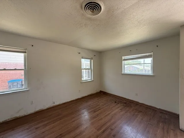 Single Family Residence For Sale in Tarrant County , 3121 Olive Place, Fort Worth, Texas 76116, 3 Bedroom, 2 Bathroom, 1 Garage spaces, 1,260 Sqft, built in 1961, mls#21355818, Real Estate Agent in Fort Worth, Homes For Sale in Tarrant county, Homes For Sale in Fort Worth, Realtor in Fort Worth Texas, Real Estate Brokerage Independent Realty Texas, Luminita Cordes Realtor