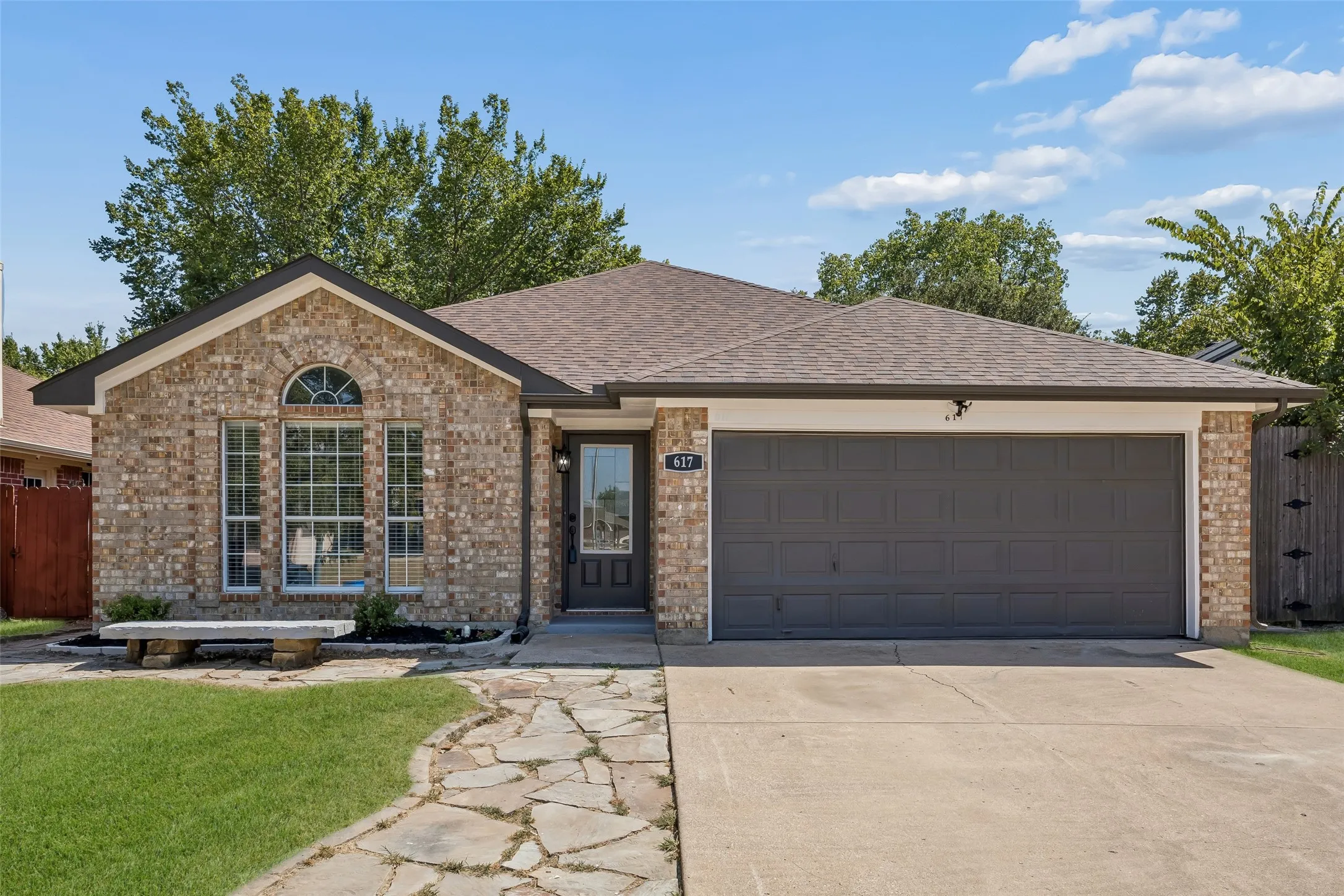 Single Family Residence For Sale in Dallas County , 617 Forest Oaks Drive, Grand Prairie, Texas 75052, 3 Bedroom, 2 Bathroom, 2 Garage spaces, 1,464 Sqft, built in 1995, mls#21355843, Real Estate Agent in Grand Prairie, Homes For Sale in Dallas county, Homes For Sale in Grand Prairie, Realtor in Grand Prairie Texas, Real Estate Brokerage Independent Realty Texas, Luminita Cordes Realtor