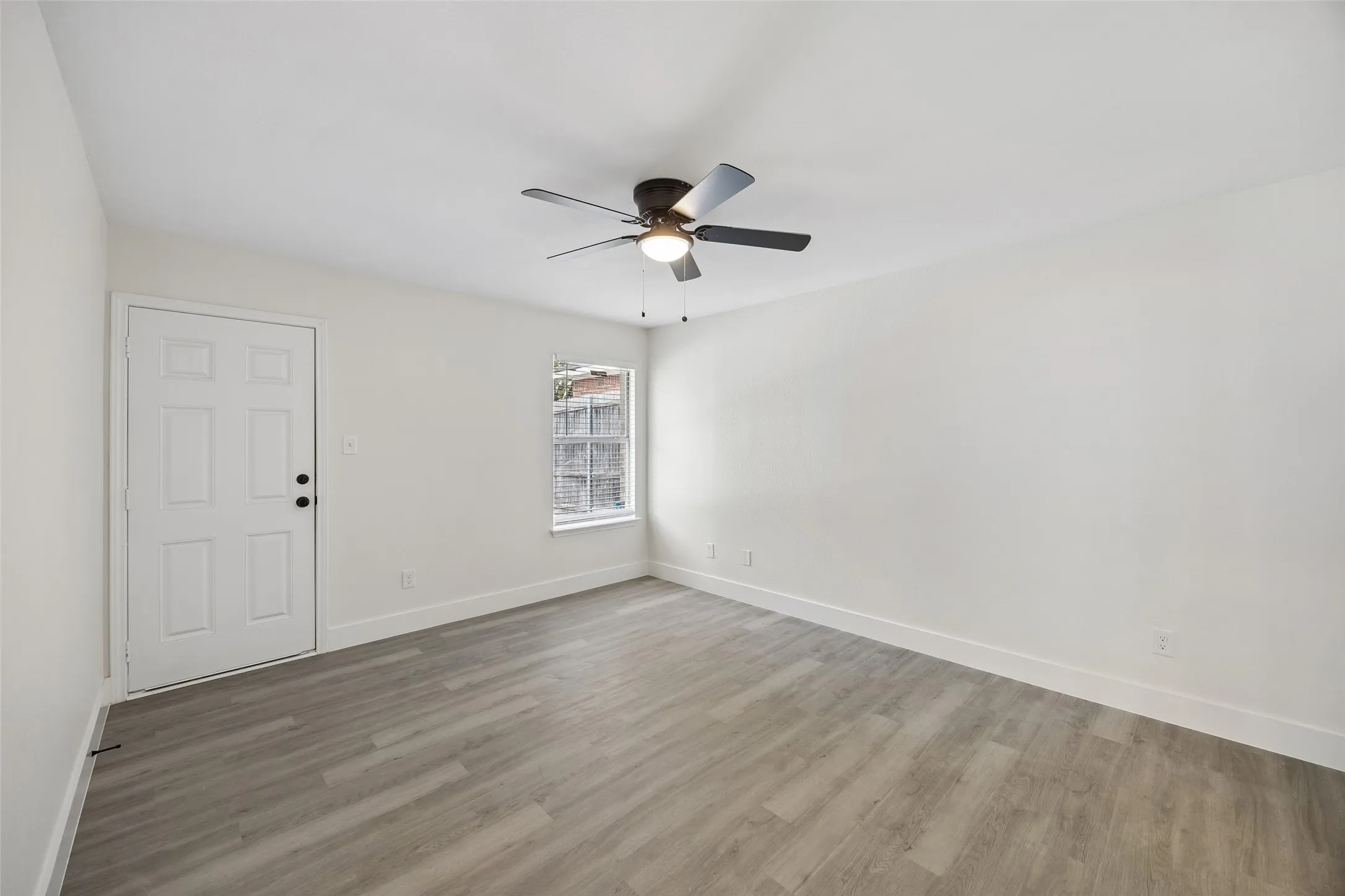 Single Family Residence For Sale in Dallas County , 617 Forest Oaks Drive, Grand Prairie, Texas 75052, 3 Bedroom, 2 Bathroom, 2 Garage spaces, 1,464 Sqft, built in 1995, mls#21355843, Real Estate Agent in Grand Prairie, Homes For Sale in Dallas county, Homes For Sale in Grand Prairie, Realtor in Grand Prairie Texas, Real Estate Brokerage Independent Realty Texas, Luminita Cordes Realtor