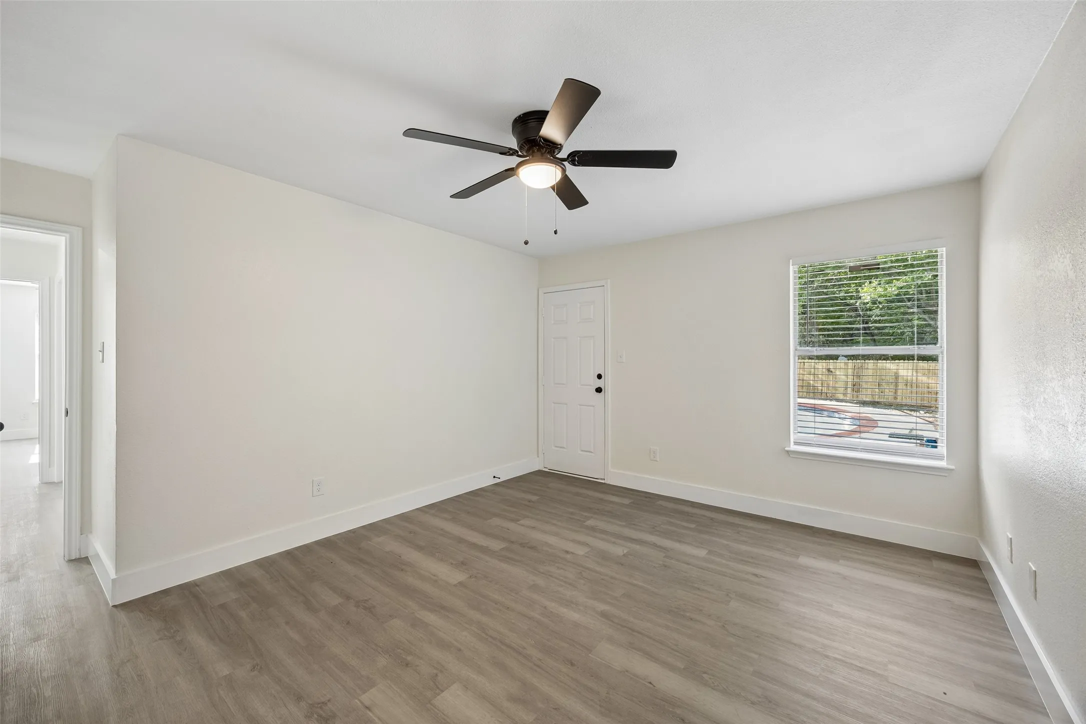 Single Family Residence For Sale in Dallas County , 617 Forest Oaks Drive, Grand Prairie, Texas 75052, 3 Bedroom, 2 Bathroom, 2 Garage spaces, 1,464 Sqft, built in 1995, mls#21355843, Real Estate Agent in Grand Prairie, Homes For Sale in Dallas county, Homes For Sale in Grand Prairie, Realtor in Grand Prairie Texas, Real Estate Brokerage Independent Realty Texas, Luminita Cordes Realtor