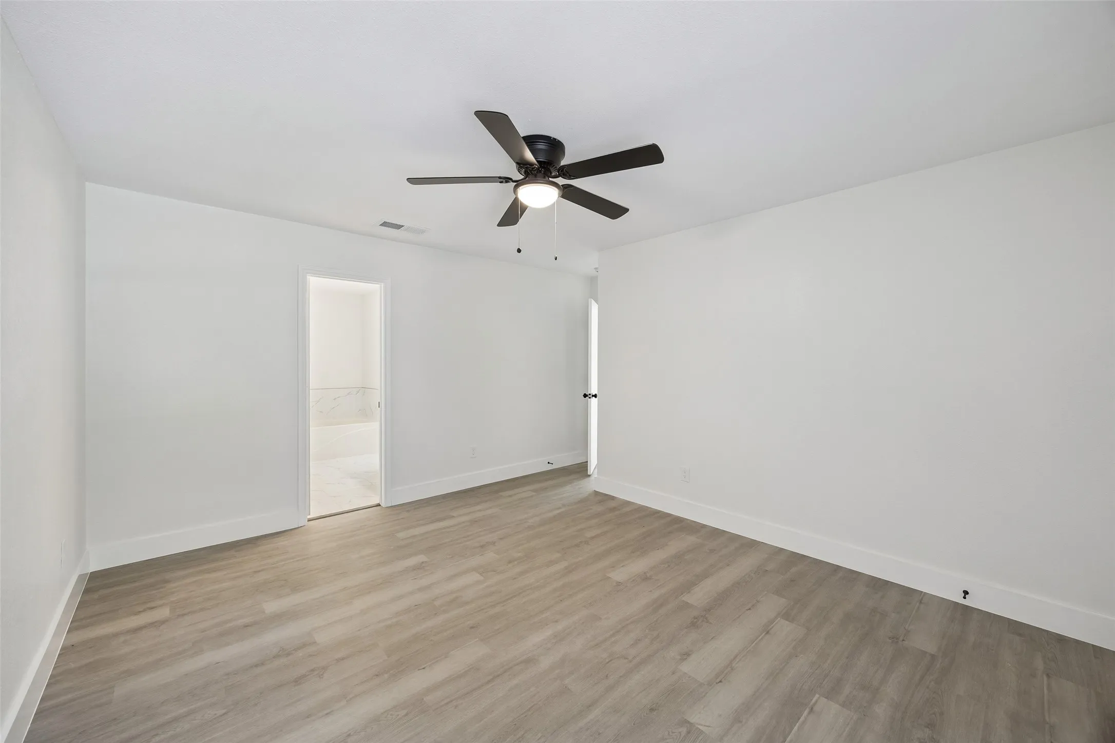 Single Family Residence For Sale in Dallas County , 617 Forest Oaks Drive, Grand Prairie, Texas 75052, 3 Bedroom, 2 Bathroom, 2 Garage spaces, 1,464 Sqft, built in 1995, mls#21355843, Real Estate Agent in Grand Prairie, Homes For Sale in Dallas county, Homes For Sale in Grand Prairie, Realtor in Grand Prairie Texas, Real Estate Brokerage Independent Realty Texas, Luminita Cordes Realtor