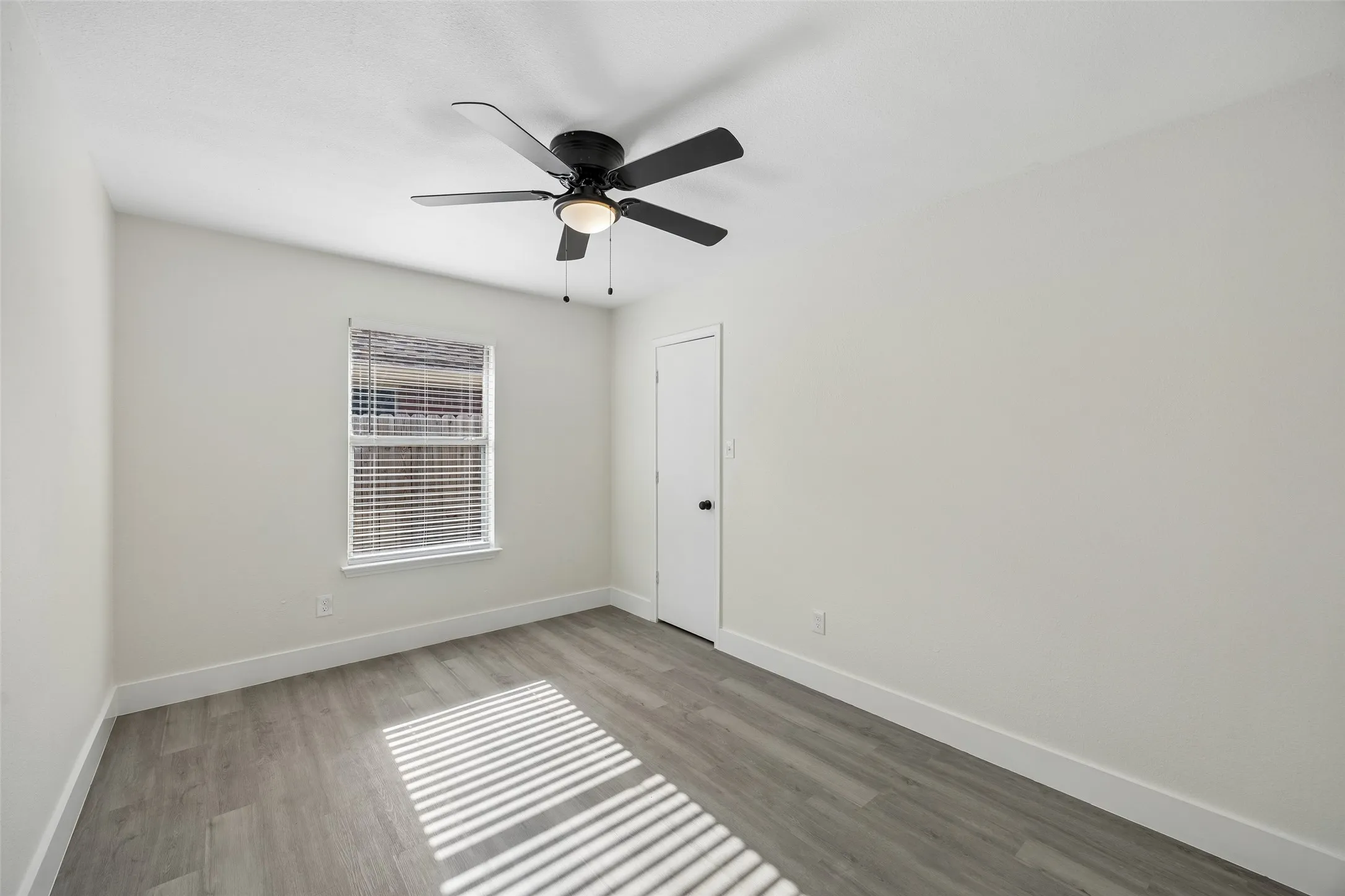 Single Family Residence For Sale in Dallas County , 617 Forest Oaks Drive, Grand Prairie, Texas 75052, 3 Bedroom, 2 Bathroom, 2 Garage spaces, 1,464 Sqft, built in 1995, mls#21355843, Real Estate Agent in Grand Prairie, Homes For Sale in Dallas county, Homes For Sale in Grand Prairie, Realtor in Grand Prairie Texas, Real Estate Brokerage Independent Realty Texas, Luminita Cordes Realtor