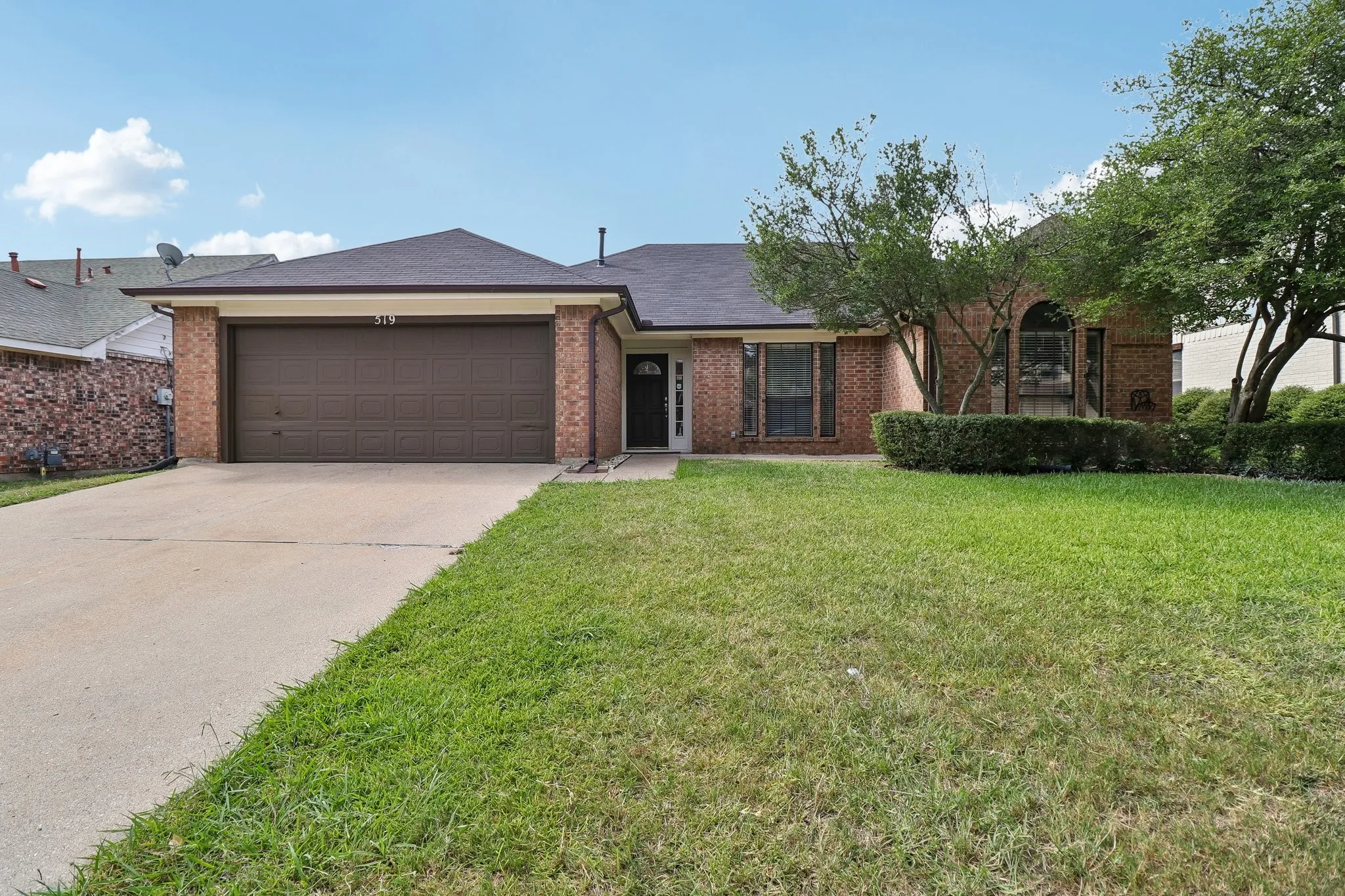Single Family Residence For Sale in Dallas County , 519 Kessler Street, Grand Prairie, Texas 75052, 3 Bedroom, 2 Bathroom, 2 Garage spaces, 1,501 Sqft, built in 1986, mls#21342098, Real Estate Agent in Grand Prairie, Homes For Sale in Dallas county, Homes For Sale in Grand Prairie, Realtor in Grand Prairie Texas, Real Estate Brokerage Independent Realty Texas, Luminita Cordes Realtor