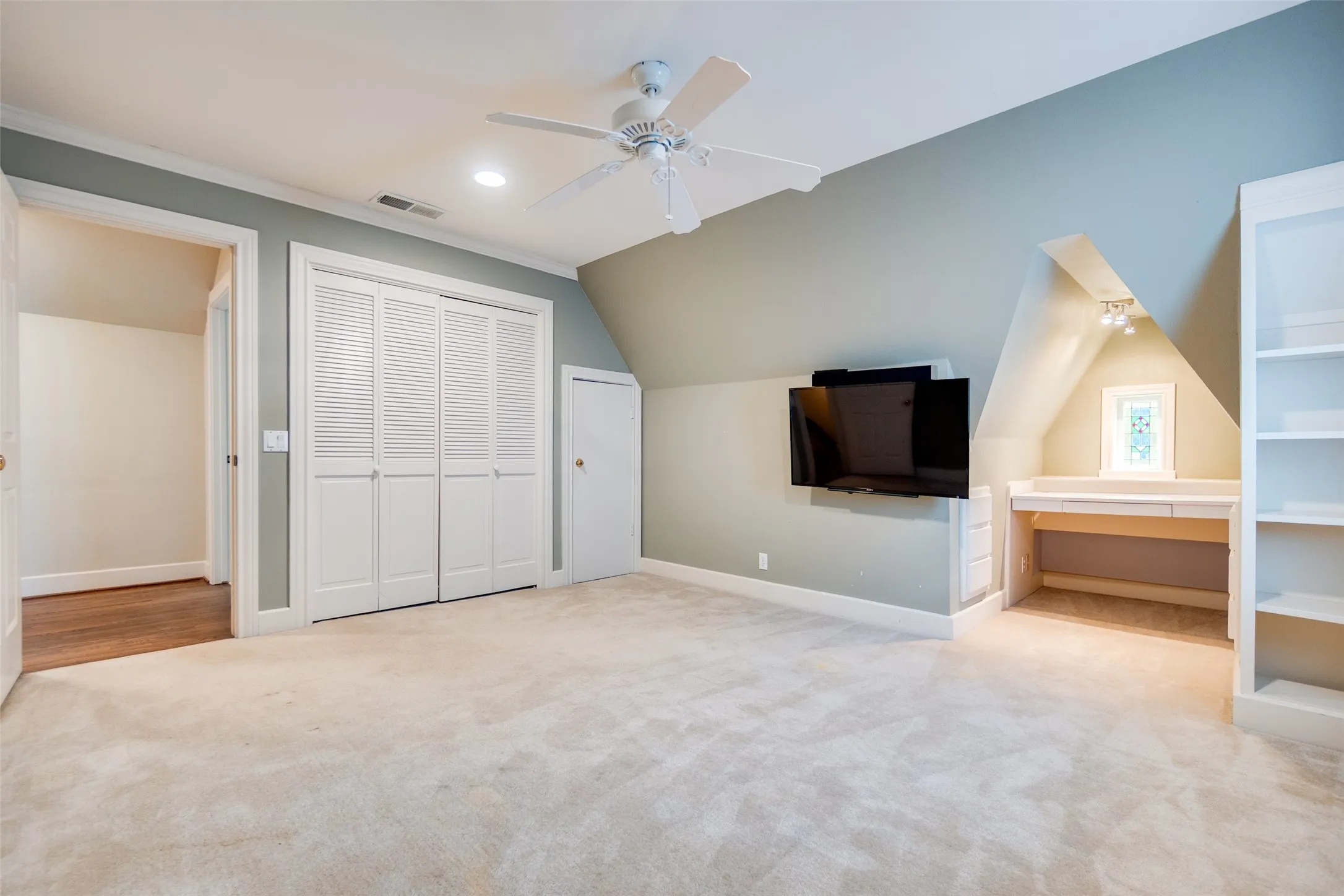 Single Family Residence For Rent in Dallas County , 4504 Livingston Avenue, Highland Park, Texas 75205, 4 Bedroom, 3 Bathroom, Garage spaces, 2,463 Sqft, built in 1928, mls#21355849, Real Estate Agent in Highland Park, Homes For Rent in Dallas county, Homes For Rent in Highland Park, Realtor in Highland Park Texas, Real Estate Brokerage Independent Realty Texas, Luminita Cordes Realtor