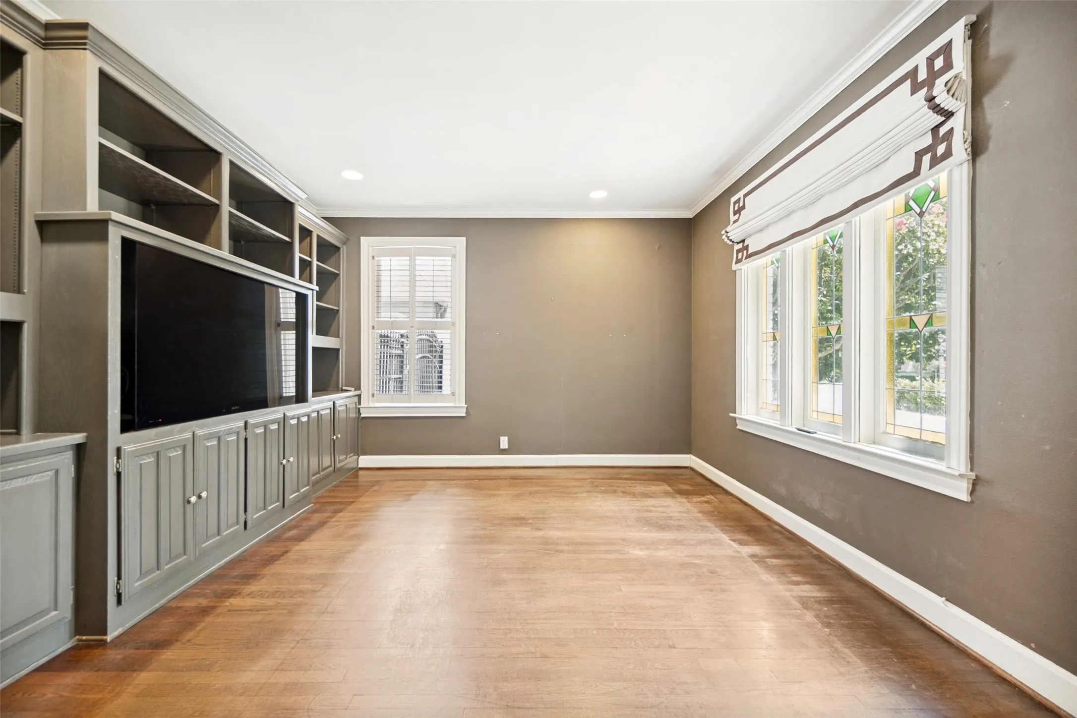Single Family Residence For Rent in Dallas County , 4504 Livingston Avenue, Highland Park, Texas 75205, 4 Bedroom, 3 Bathroom, Garage spaces, 2,463 Sqft, built in 1928, mls#21355849, Real Estate Agent in Highland Park, Homes For Rent in Dallas county, Homes For Rent in Highland Park, Realtor in Highland Park Texas, Real Estate Brokerage Independent Realty Texas, Luminita Cordes Realtor