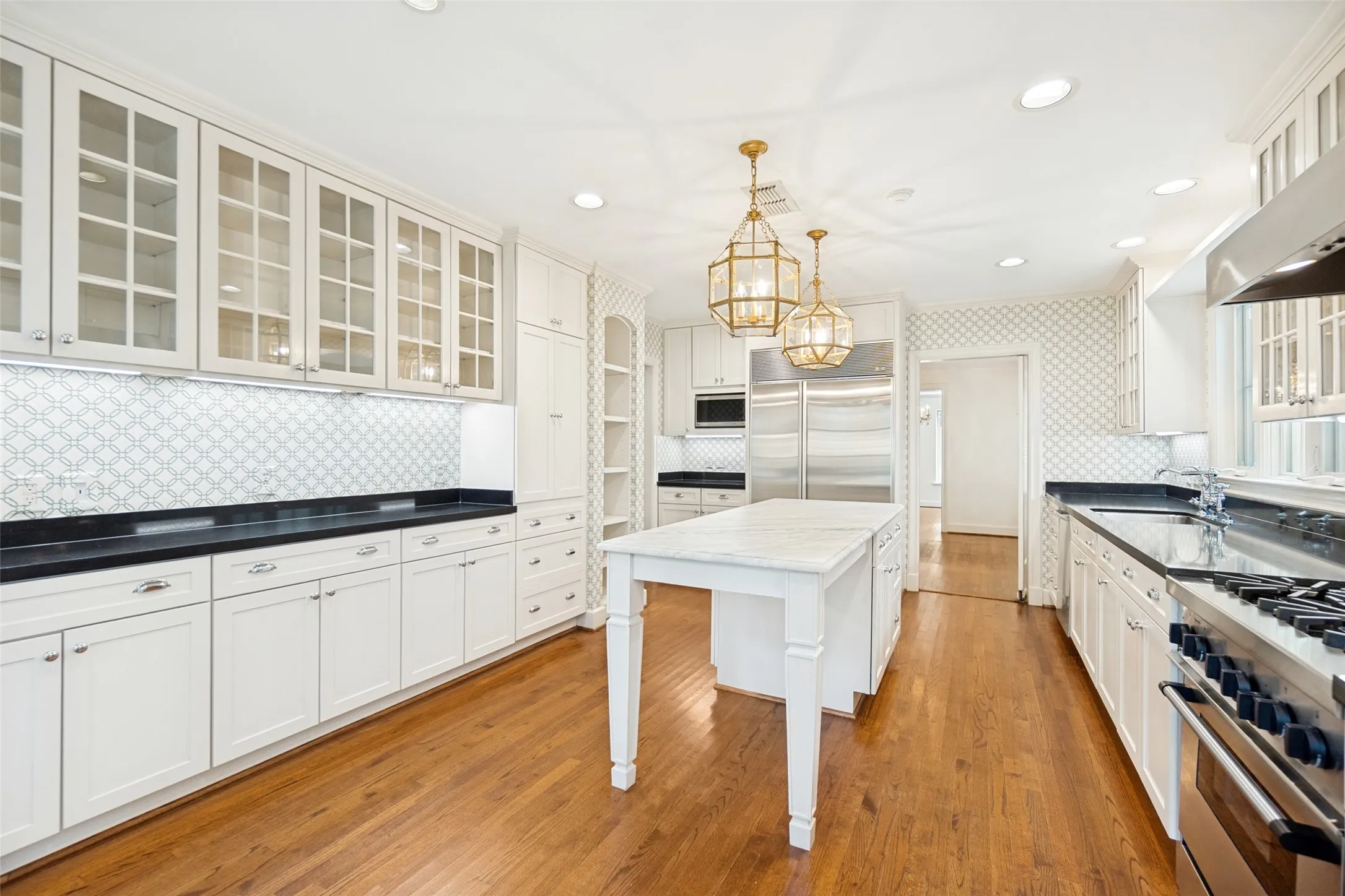 Single Family Residence For Rent in Dallas County , 4504 Livingston Avenue, Highland Park, Texas 75205, 4 Bedroom, 3 Bathroom, Garage spaces, 2,463 Sqft, built in 1928, mls#21355849, Real Estate Agent in Highland Park, Homes For Rent in Dallas county, Homes For Rent in Highland Park, Realtor in Highland Park Texas, Real Estate Brokerage Independent Realty Texas, Luminita Cordes Realtor