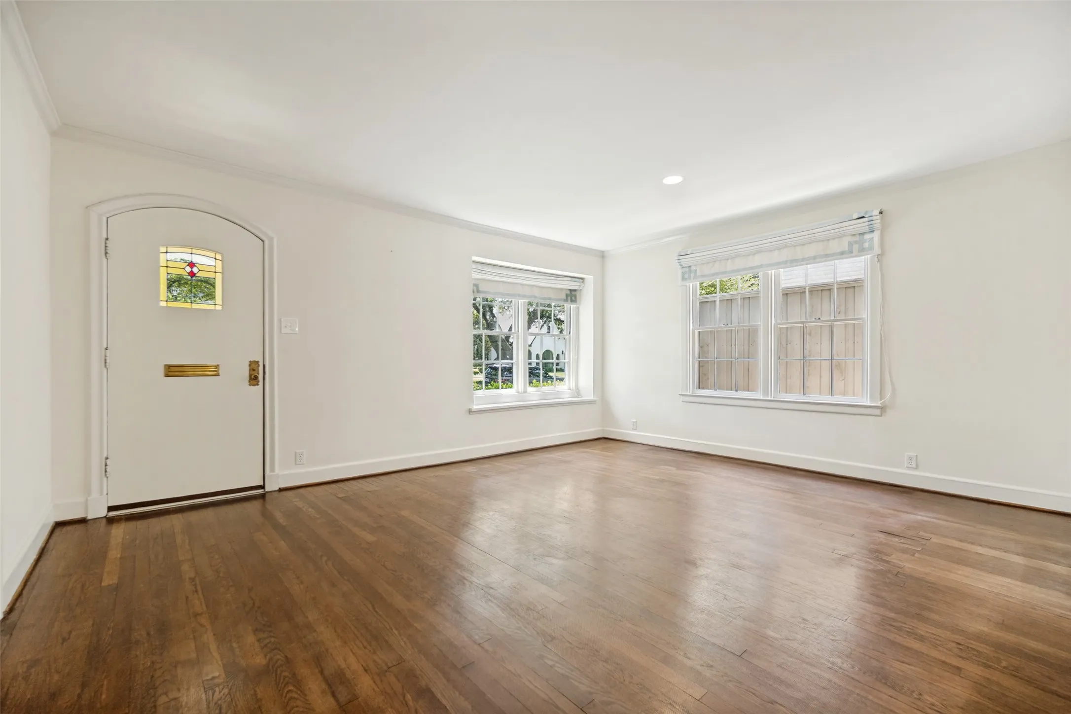 Single Family Residence For Rent in Dallas County , 4504 Livingston Avenue, Highland Park, Texas 75205, 4 Bedroom, 3 Bathroom, Garage spaces, 2,463 Sqft, built in 1928, mls#21355849, Real Estate Agent in Highland Park, Homes For Rent in Dallas county, Homes For Rent in Highland Park, Realtor in Highland Park Texas, Real Estate Brokerage Independent Realty Texas, Luminita Cordes Realtor