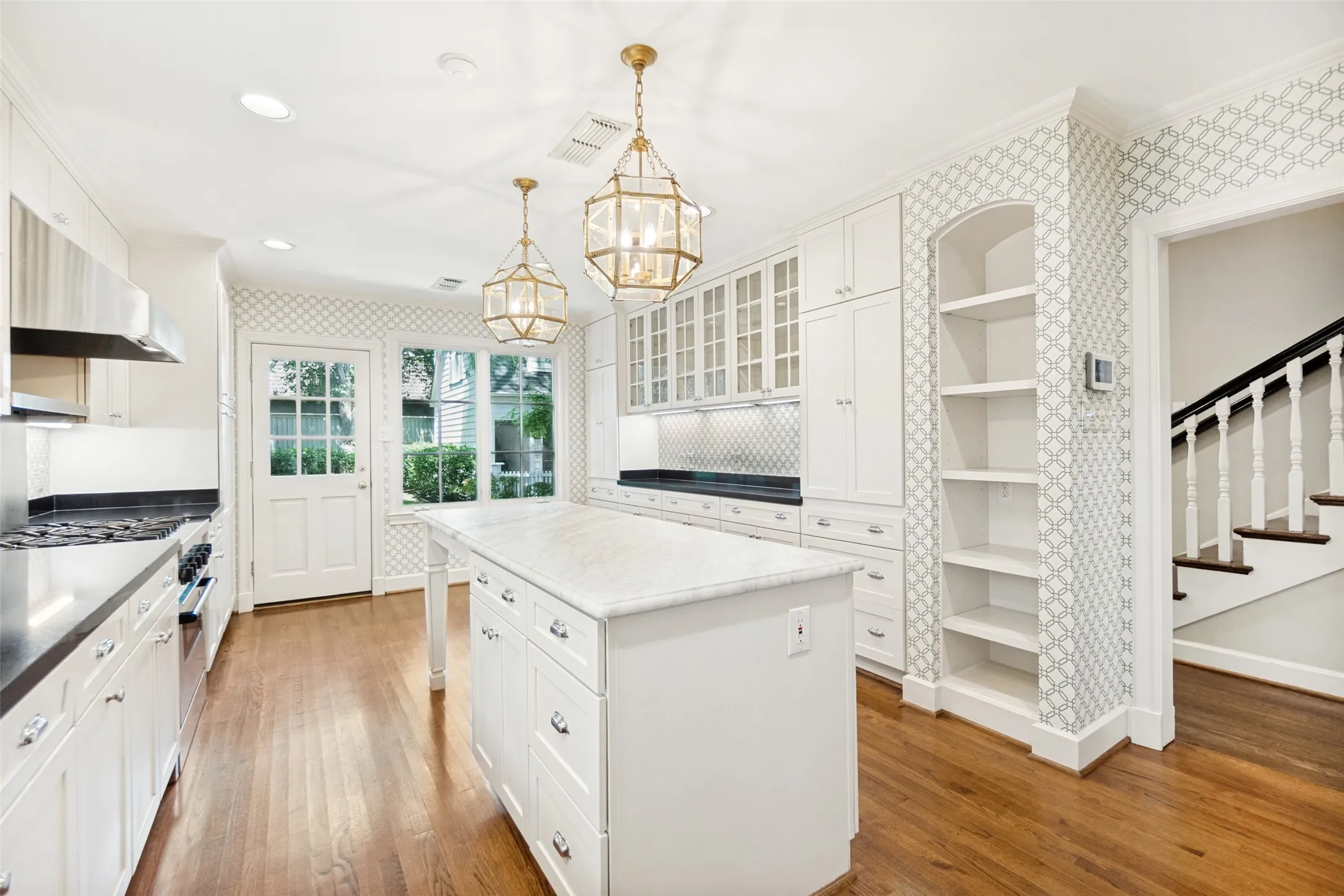 Single Family Residence For Rent in Dallas County , 4504 Livingston Avenue, Highland Park, Texas 75205, 4 Bedroom, 3 Bathroom, Garage spaces, 2,463 Sqft, built in 1928, mls#21355849, Real Estate Agent in Highland Park, Homes For Rent in Dallas county, Homes For Rent in Highland Park, Realtor in Highland Park Texas, Real Estate Brokerage Independent Realty Texas, Luminita Cordes Realtor