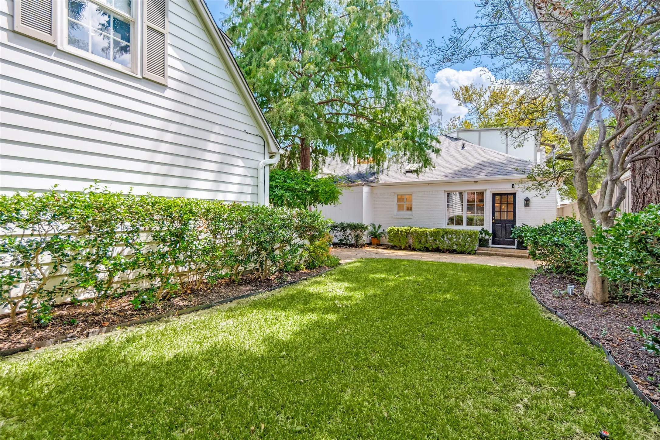 Single Family Residence For Rent in Dallas County , 4504 Livingston Avenue, Highland Park, Texas 75205, 4 Bedroom, 3 Bathroom, Garage spaces, 2,463 Sqft, built in 1928, mls#21355849, Real Estate Agent in Highland Park, Homes For Rent in Dallas county, Homes For Rent in Highland Park, Realtor in Highland Park Texas, Real Estate Brokerage Independent Realty Texas, Luminita Cordes Realtor