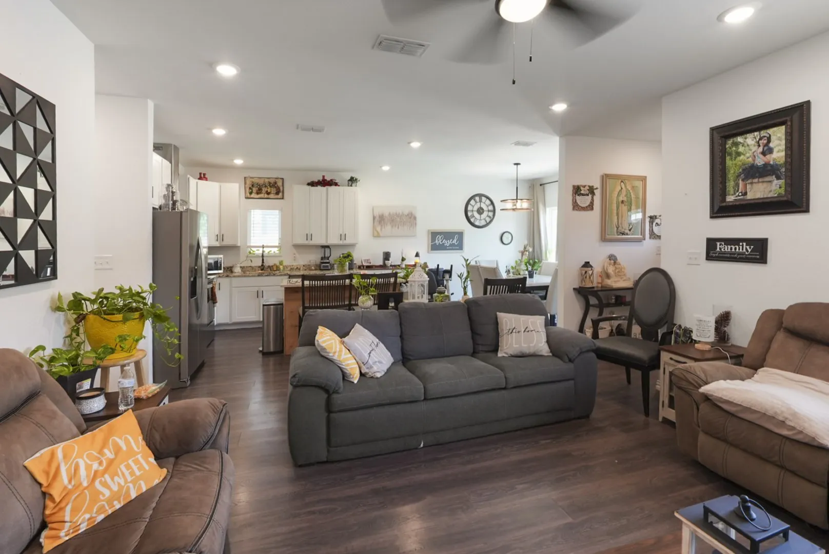 Single Family Residence For Sale in Navarro County , 110 E COLLEGE Avenue, Corsicana, Texas 75110, 3 Bedroom, 2 Bathroom, Garage spaces, 1,405 Sqft, built in 2023, mls#21355862, Real Estate Agent in Corsicana, Homes For Sale in Navarro county, Homes For Sale in Corsicana, Realtor in Corsicana Texas, Real Estate Brokerage Independent Realty Texas, Luminita Cordes Realtor