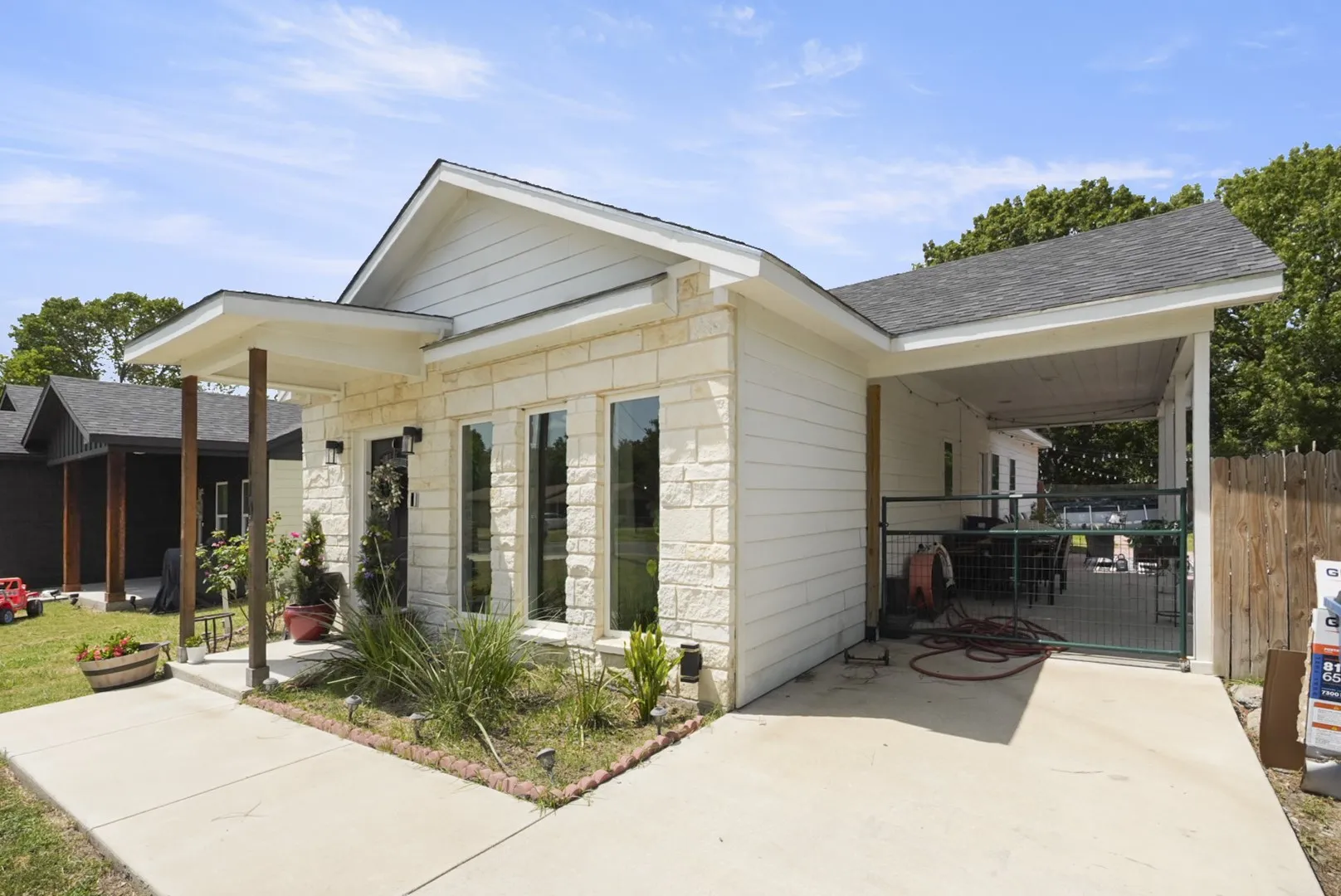 Single Family Residence For Sale in Navarro County , 110 E COLLEGE Avenue, Corsicana, Texas 75110, 3 Bedroom, 2 Bathroom, Garage spaces, 1,405 Sqft, built in 2023, mls#21355862, Real Estate Agent in Corsicana, Homes For Sale in Navarro county, Homes For Sale in Corsicana, Realtor in Corsicana Texas, Real Estate Brokerage Independent Realty Texas, Luminita Cordes Realtor