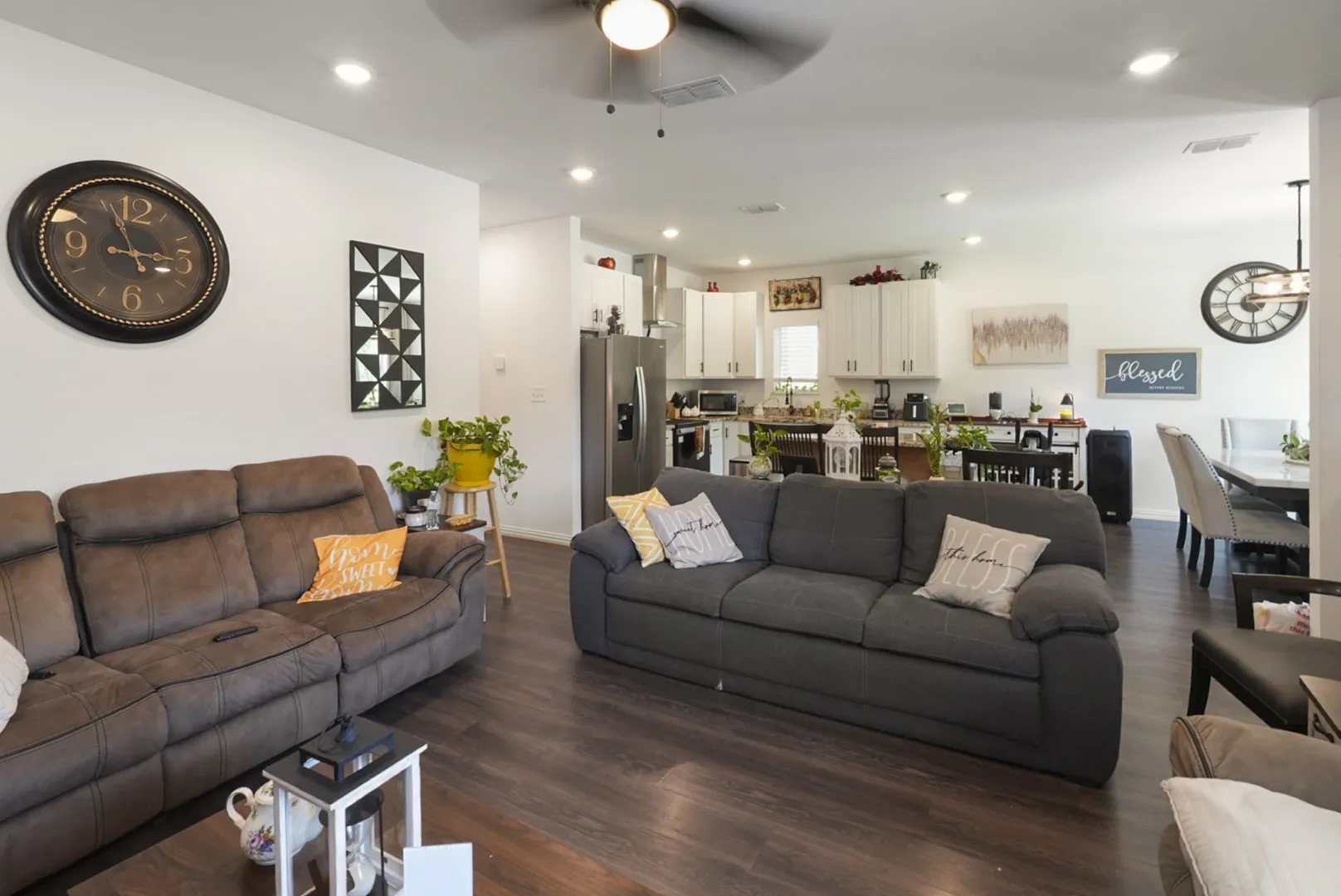 Single Family Residence For Sale in Navarro County , 110 E COLLEGE Avenue, Corsicana, Texas 75110, 3 Bedroom, 2 Bathroom, Garage spaces, 1,405 Sqft, built in 2023, mls#21355862, Real Estate Agent in Corsicana, Homes For Sale in Navarro county, Homes For Sale in Corsicana, Realtor in Corsicana Texas, Real Estate Brokerage Independent Realty Texas, Luminita Cordes Realtor