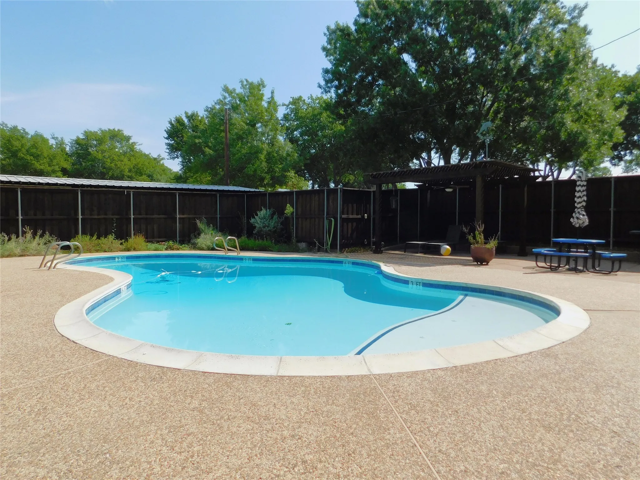 Duplex For Rent in Denton County , 897 John George Lane, Sanger, Texas 76266, 3 Bedroom, 2 Bathroom, Garage spaces, 2,000 Sqft, built in 1977, mls#21353976, Real Estate Agent in Sanger, Homes For Rent in Denton county, Homes For Rent in Sanger, Realtor in Sanger Texas, Real Estate Brokerage Independent Realty Texas, Luminita Cordes Realtor