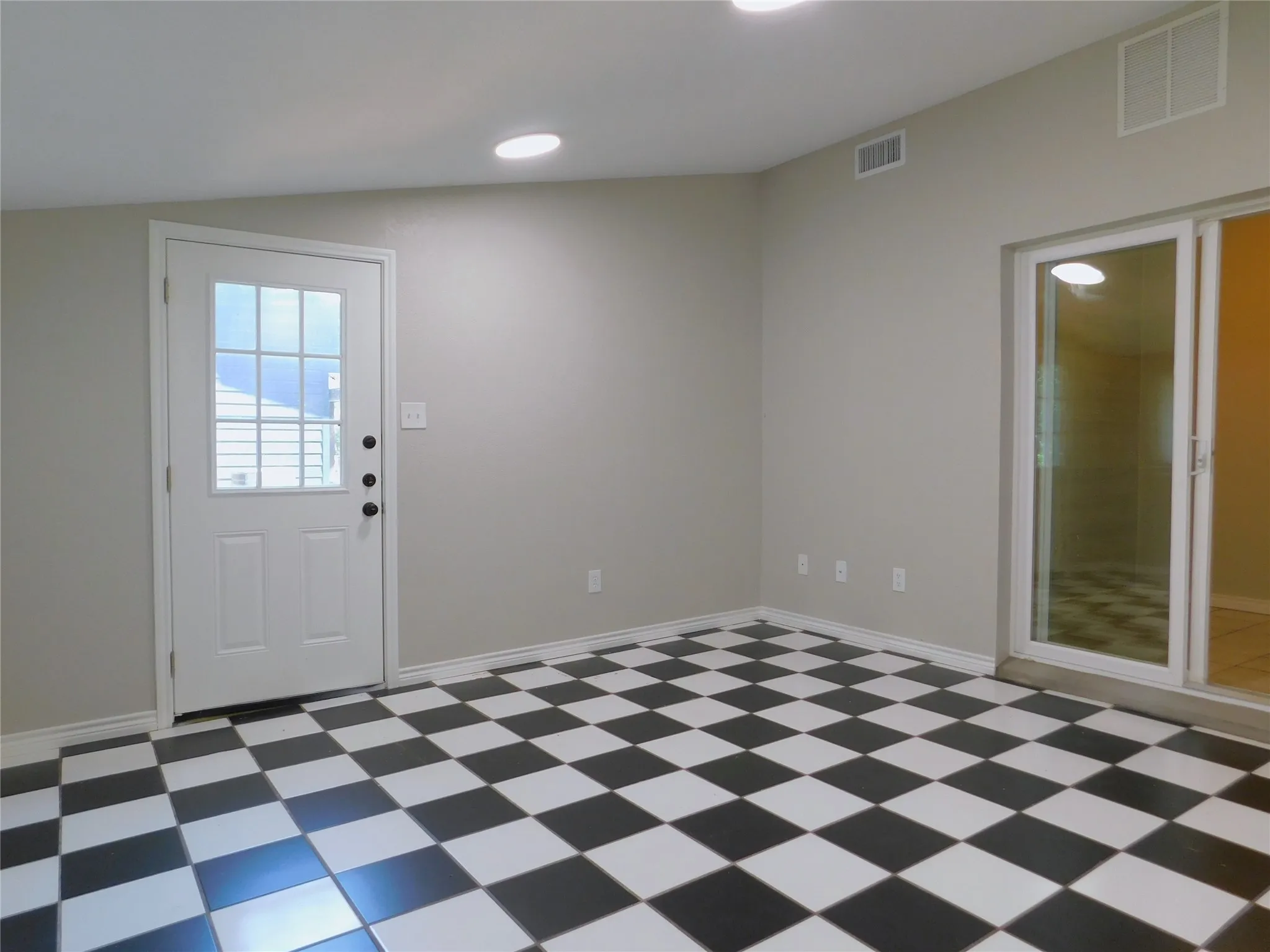 Duplex For Rent in Denton County , 897 John George Lane, Sanger, Texas 76266, 3 Bedroom, 2 Bathroom, Garage spaces, 2,000 Sqft, built in 1977, mls#21353976, Real Estate Agent in Sanger, Homes For Rent in Denton county, Homes For Rent in Sanger, Realtor in Sanger Texas, Real Estate Brokerage Independent Realty Texas, Luminita Cordes Realtor