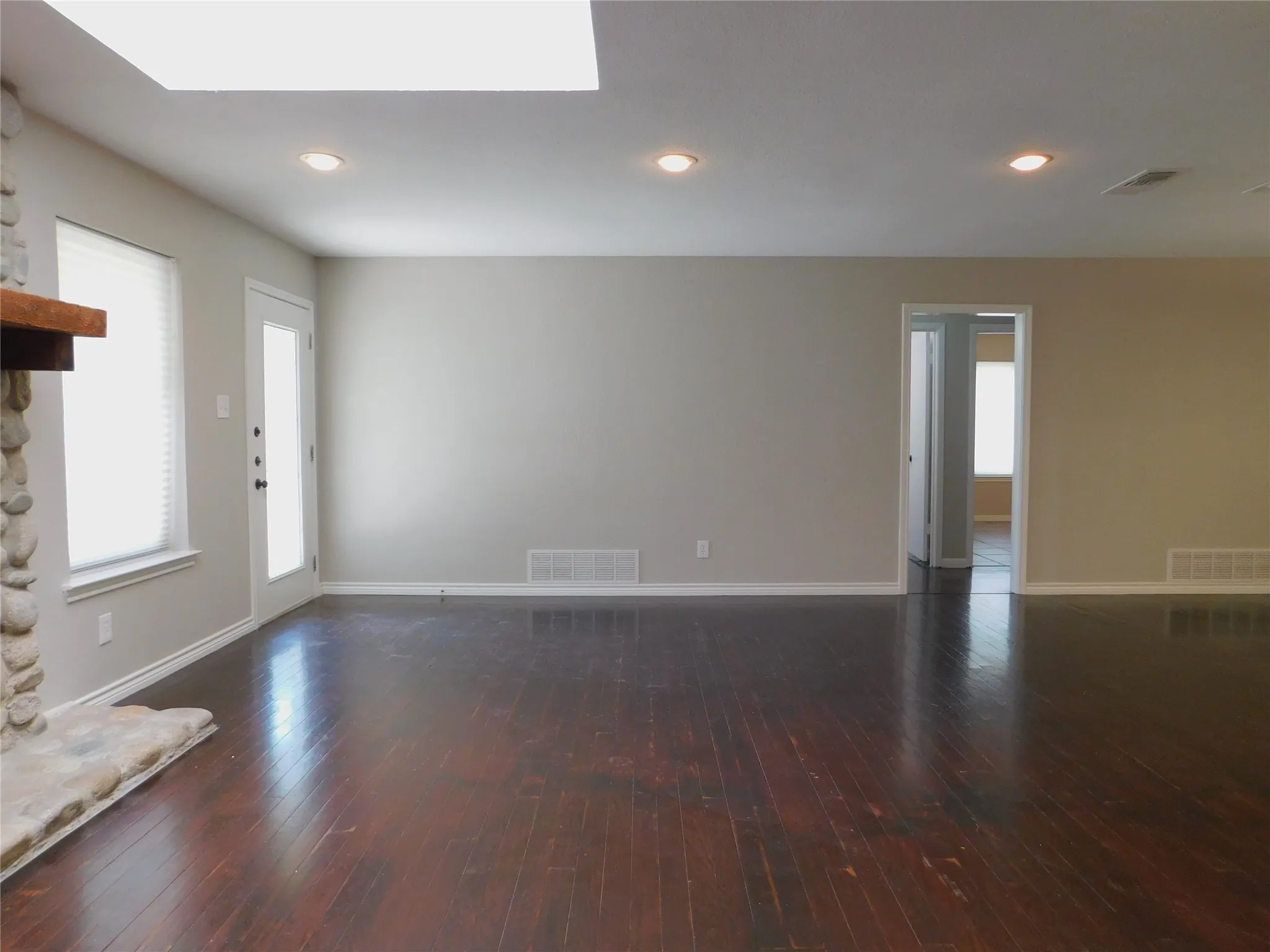 Duplex For Rent in Denton County , 897 John George Lane, Sanger, Texas 76266, 3 Bedroom, 2 Bathroom, Garage spaces, 2,000 Sqft, built in 1977, mls#21353976, Real Estate Agent in Sanger, Homes For Rent in Denton county, Homes For Rent in Sanger, Realtor in Sanger Texas, Real Estate Brokerage Independent Realty Texas, Luminita Cordes Realtor