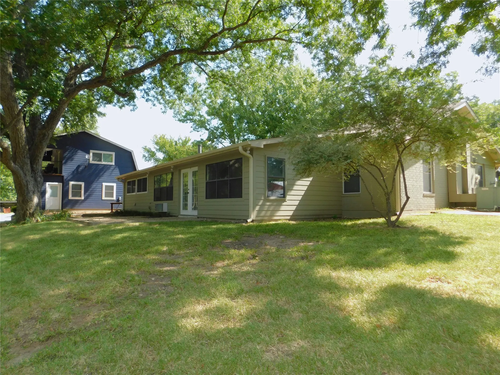 Duplex For Rent in Denton County , 897 John George Lane, Sanger, Texas 76266, 3 Bedroom, 2 Bathroom, Garage spaces, 2,000 Sqft, built in 1977, mls#21353976, Real Estate Agent in Sanger, Homes For Rent in Denton county, Homes For Rent in Sanger, Realtor in Sanger Texas, Real Estate Brokerage Independent Realty Texas, Luminita Cordes Realtor