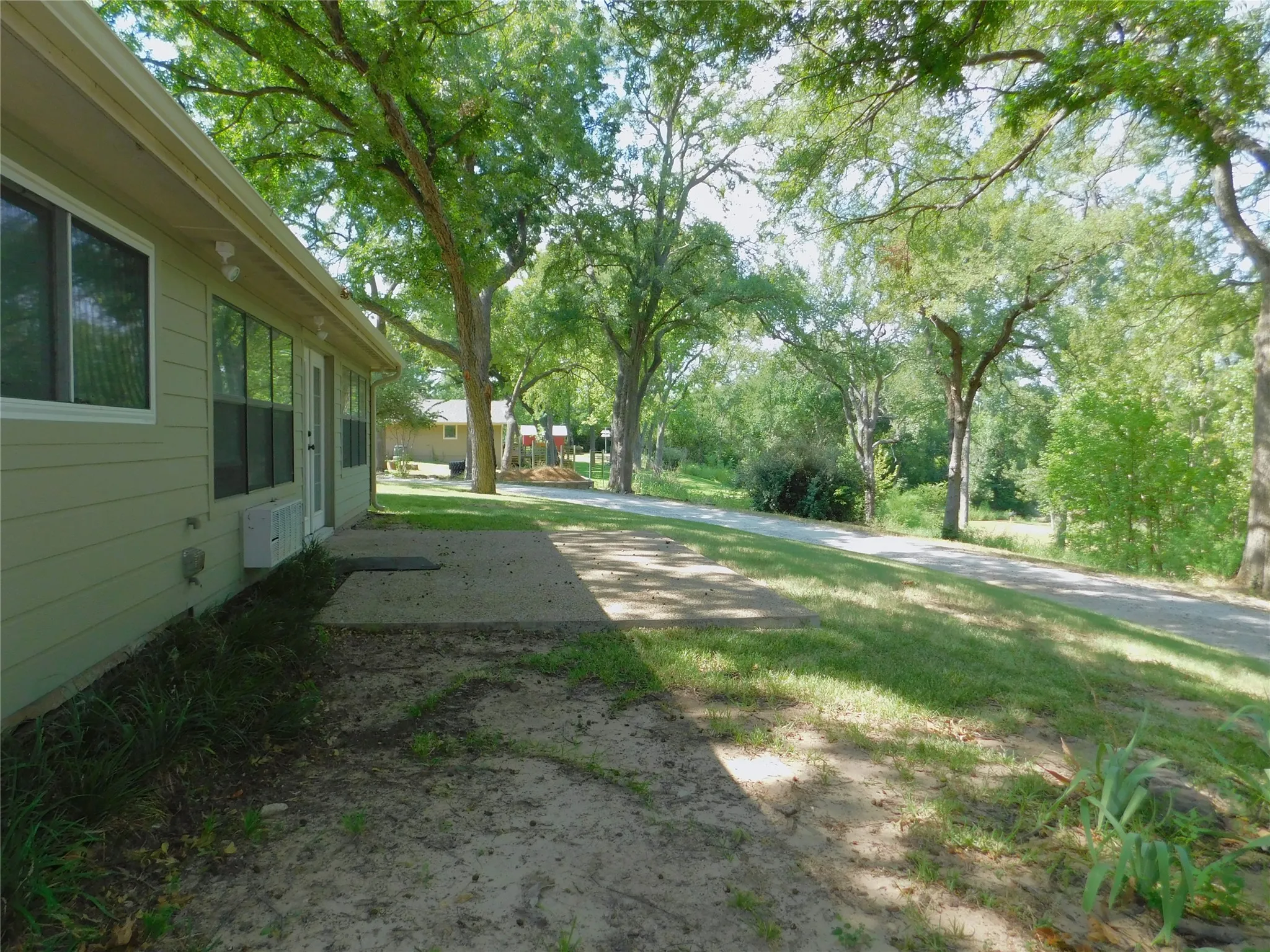 Duplex For Rent in Denton County , 897 John George Lane, Sanger, Texas 76266, 3 Bedroom, 2 Bathroom, Garage spaces, 2,000 Sqft, built in 1977, mls#21353976, Real Estate Agent in Sanger, Homes For Rent in Denton county, Homes For Rent in Sanger, Realtor in Sanger Texas, Real Estate Brokerage Independent Realty Texas, Luminita Cordes Realtor