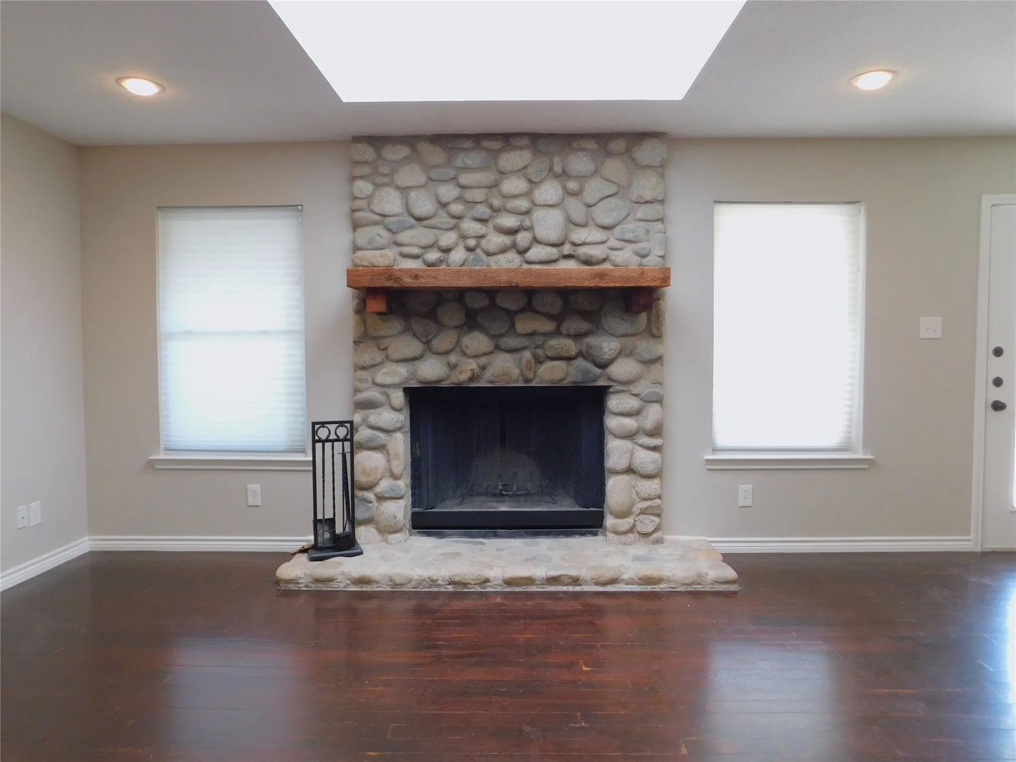Duplex For Rent in Denton County , 897 John George Lane, Sanger, Texas 76266, 3 Bedroom, 2 Bathroom, Garage spaces, 2,000 Sqft, built in 1977, mls#21353976, Real Estate Agent in Sanger, Homes For Rent in Denton county, Homes For Rent in Sanger, Realtor in Sanger Texas, Real Estate Brokerage Independent Realty Texas, Luminita Cordes Realtor