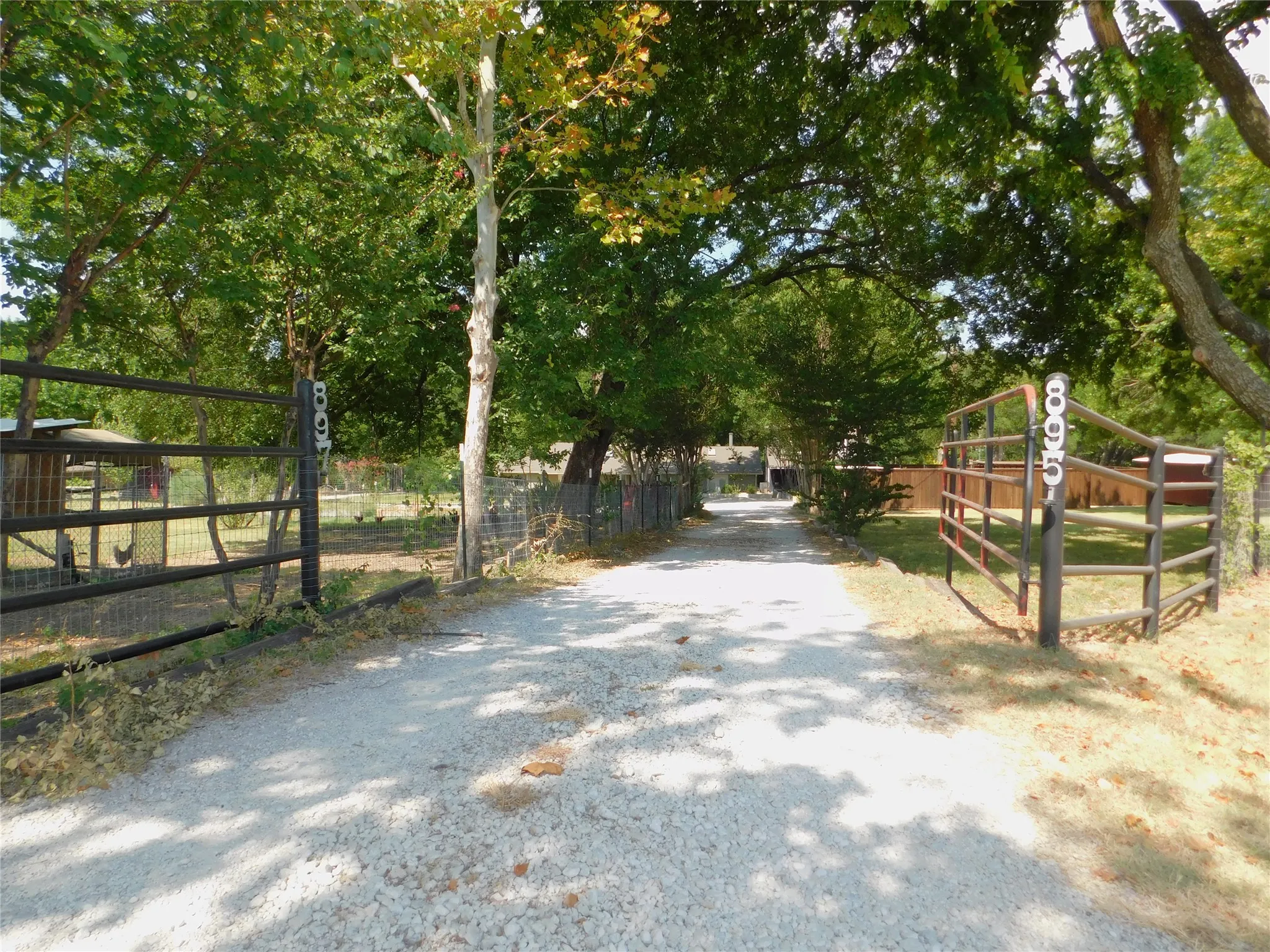 Duplex For Rent in Denton County , 897 John George Lane, Sanger, Texas 76266, 3 Bedroom, 2 Bathroom, Garage spaces, 2,000 Sqft, built in 1977, mls#21353976, Real Estate Agent in Sanger, Homes For Rent in Denton county, Homes For Rent in Sanger, Realtor in Sanger Texas, Real Estate Brokerage Independent Realty Texas, Luminita Cordes Realtor