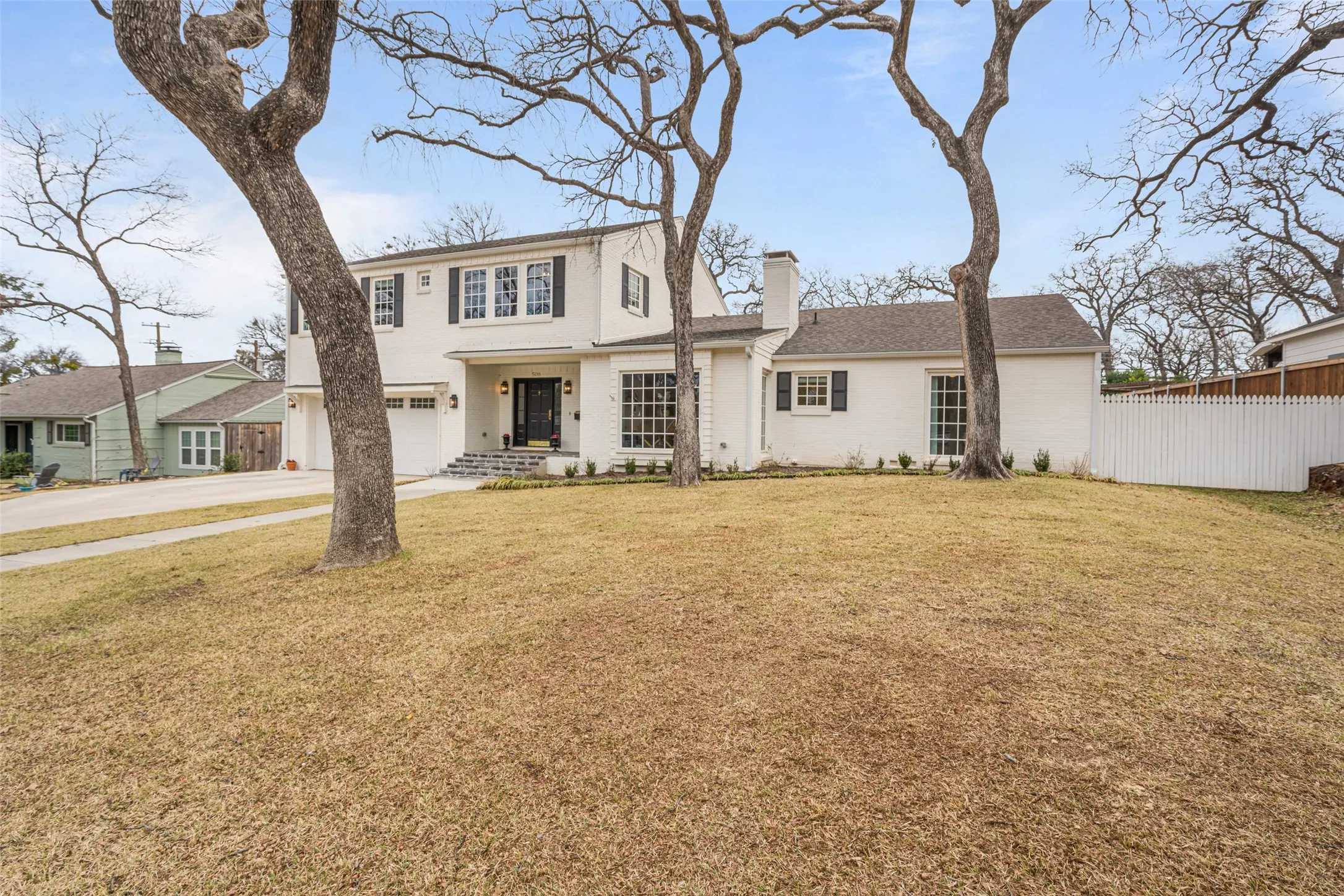 Single Family Residence For Rent in Tarrant County , 508 N Bailey Avenue, Fort Worth, Texas 76107, 6 Bedroom, 5 Bathroom, 2 Garage spaces, 5,062 Sqft, built in 1949, mls#21355464, Real Estate Agent in Fort Worth, Homes For Rent in Tarrant county, Homes For Rent in Fort Worth, Realtor in Fort Worth Texas, Real Estate Brokerage Independent Realty Texas, Luminita Cordes Realtor