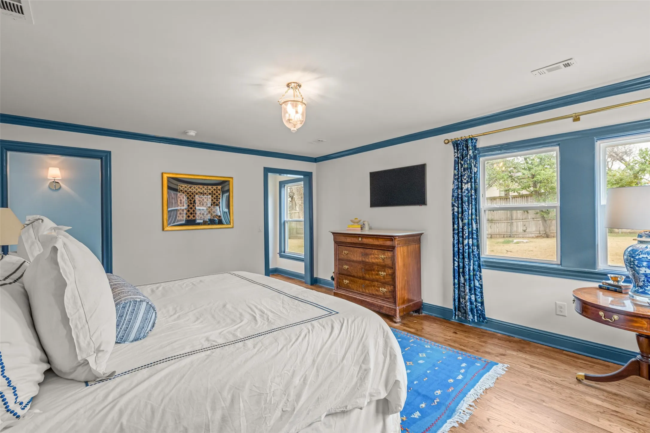 Single Family Residence For Rent in Tarrant County , 508 N Bailey Avenue, Fort Worth, Texas 76107, 6 Bedroom, 5 Bathroom, 2 Garage spaces, 5,062 Sqft, built in 1949, mls#21355464, Real Estate Agent in Fort Worth, Homes For Rent in Tarrant county, Homes For Rent in Fort Worth, Realtor in Fort Worth Texas, Real Estate Brokerage Independent Realty Texas, Luminita Cordes Realtor