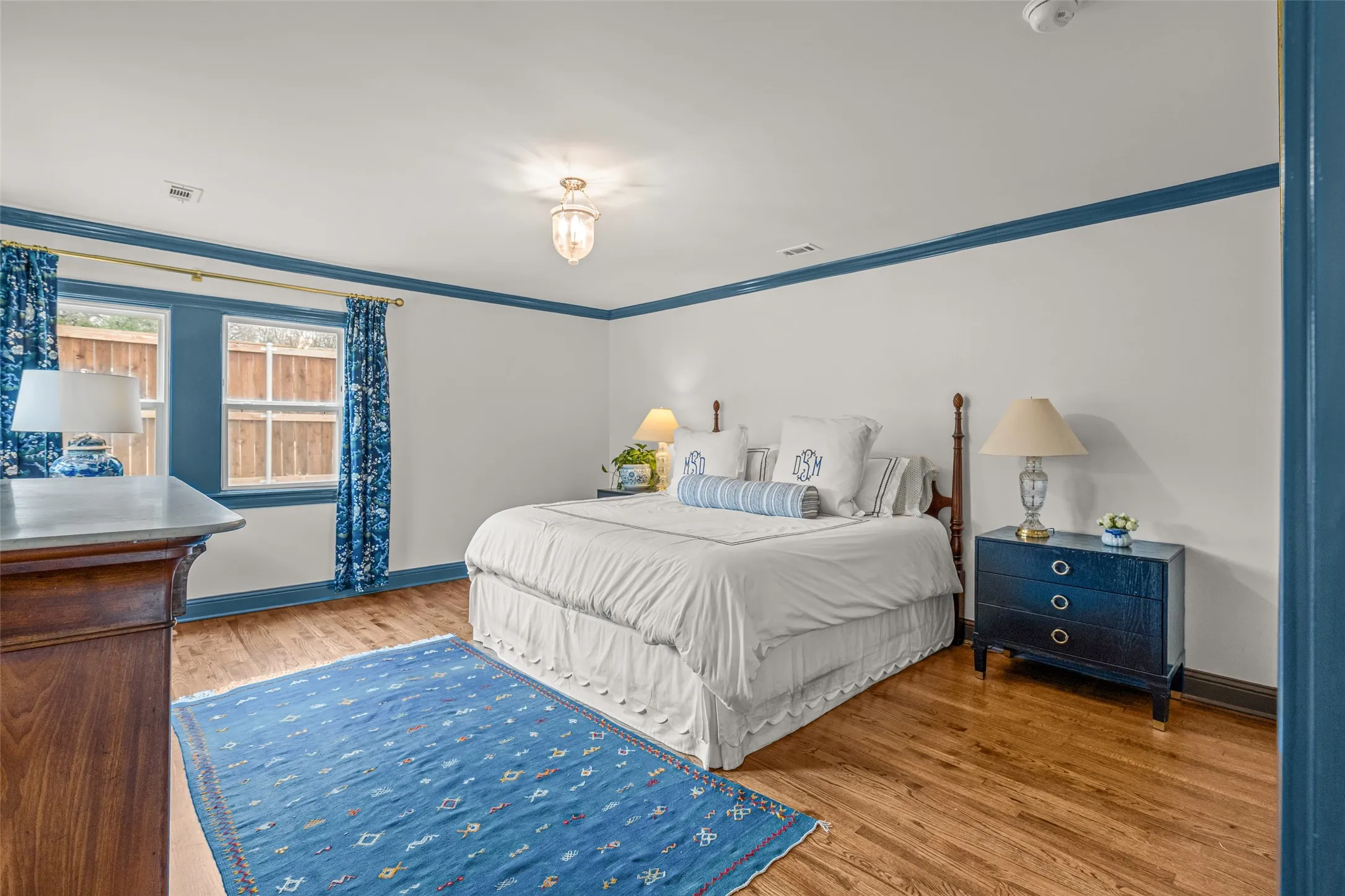 Single Family Residence For Rent in Tarrant County , 508 N Bailey Avenue, Fort Worth, Texas 76107, 6 Bedroom, 5 Bathroom, 2 Garage spaces, 5,062 Sqft, built in 1949, mls#21355464, Real Estate Agent in Fort Worth, Homes For Rent in Tarrant county, Homes For Rent in Fort Worth, Realtor in Fort Worth Texas, Real Estate Brokerage Independent Realty Texas, Luminita Cordes Realtor