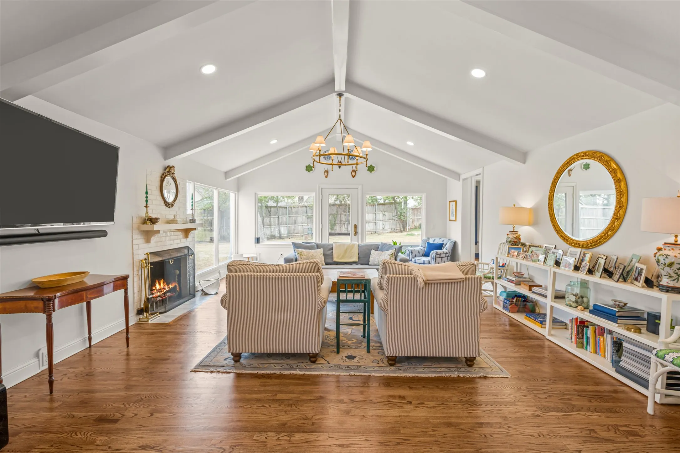 Single Family Residence For Rent in Tarrant County , 508 N Bailey Avenue, Fort Worth, Texas 76107, 6 Bedroom, 5 Bathroom, 2 Garage spaces, 5,062 Sqft, built in 1949, mls#21355464, Real Estate Agent in Fort Worth, Homes For Rent in Tarrant county, Homes For Rent in Fort Worth, Realtor in Fort Worth Texas, Real Estate Brokerage Independent Realty Texas, Luminita Cordes Realtor