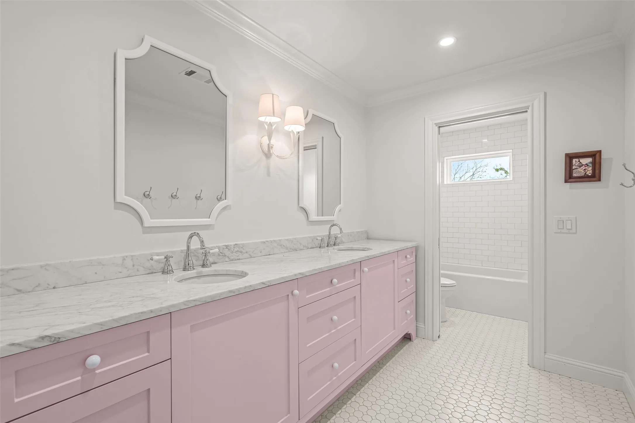 Single Family Residence For Rent in Tarrant County , 508 N Bailey Avenue, Fort Worth, Texas 76107, 6 Bedroom, 5 Bathroom, 2 Garage spaces, 5,062 Sqft, built in 1949, mls#21355464, Real Estate Agent in Fort Worth, Homes For Rent in Tarrant county, Homes For Rent in Fort Worth, Realtor in Fort Worth Texas, Real Estate Brokerage Independent Realty Texas, Luminita Cordes Realtor