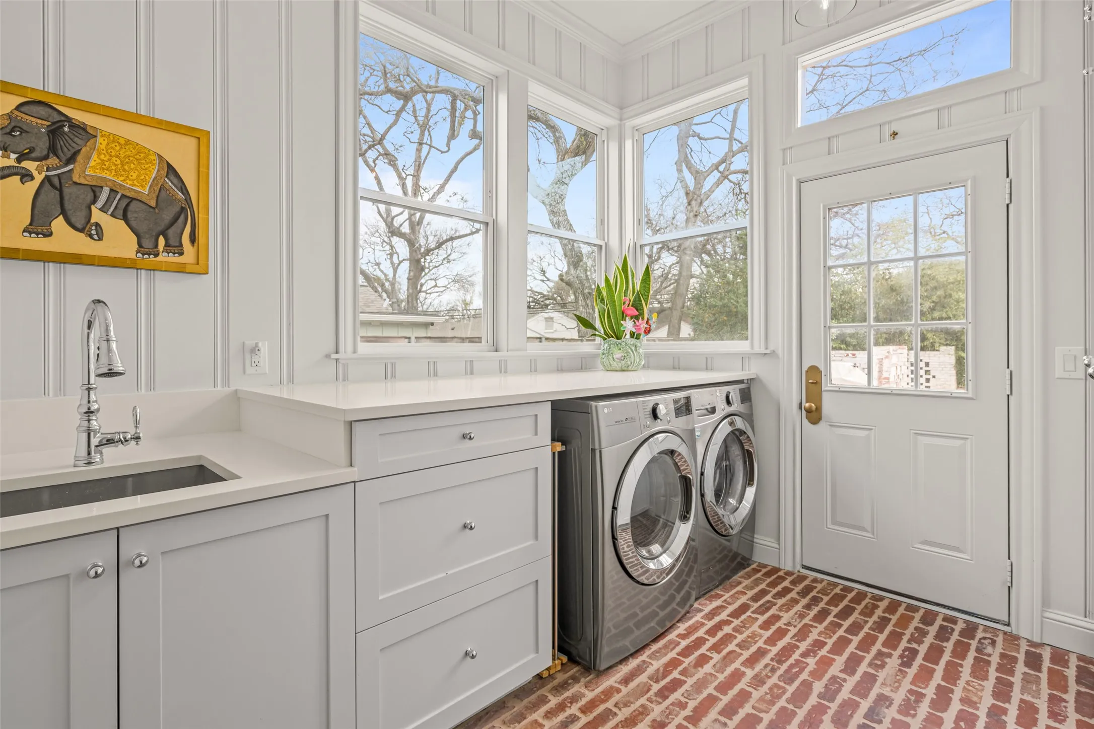 Single Family Residence For Rent in Tarrant County , 508 N Bailey Avenue, Fort Worth, Texas 76107, 6 Bedroom, 5 Bathroom, 2 Garage spaces, 5,062 Sqft, built in 1949, mls#21355464, Real Estate Agent in Fort Worth, Homes For Rent in Tarrant county, Homes For Rent in Fort Worth, Realtor in Fort Worth Texas, Real Estate Brokerage Independent Realty Texas, Luminita Cordes Realtor