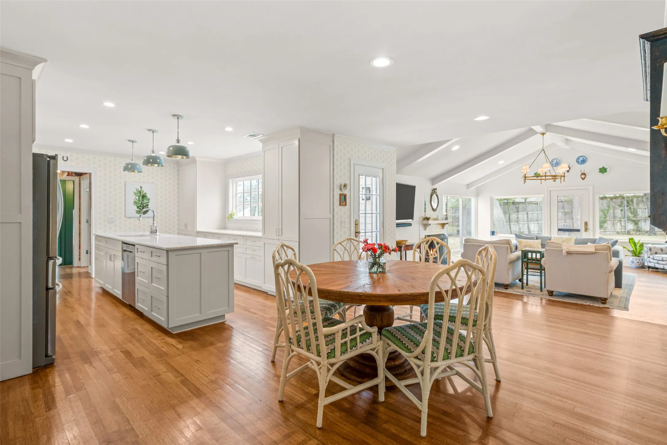Single Family Residence For Rent in Tarrant County , 508 N Bailey Avenue, Fort Worth, Texas 76107, 6 Bedroom, 5 Bathroom, 2 Garage spaces, 5,062 Sqft, built in 1949, mls#21355464, Real Estate Agent in Fort Worth, Homes For Rent in Tarrant county, Homes For Rent in Fort Worth, Realtor in Fort Worth Texas, Real Estate Brokerage Independent Realty Texas, Luminita Cordes Realtor