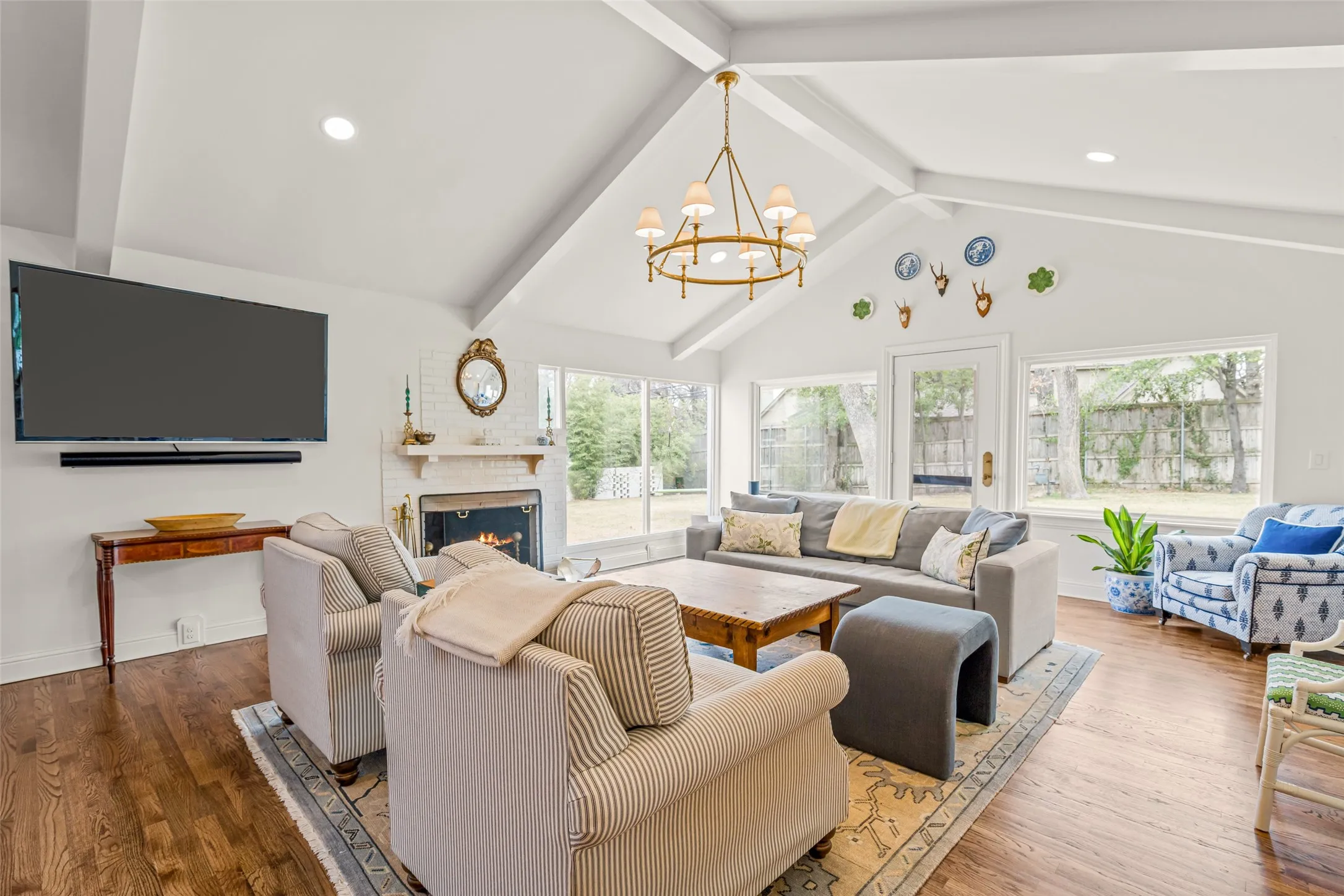 Single Family Residence For Rent in Tarrant County , 508 N Bailey Avenue, Fort Worth, Texas 76107, 6 Bedroom, 5 Bathroom, 2 Garage spaces, 5,062 Sqft, built in 1949, mls#21355464, Real Estate Agent in Fort Worth, Homes For Rent in Tarrant county, Homes For Rent in Fort Worth, Realtor in Fort Worth Texas, Real Estate Brokerage Independent Realty Texas, Luminita Cordes Realtor