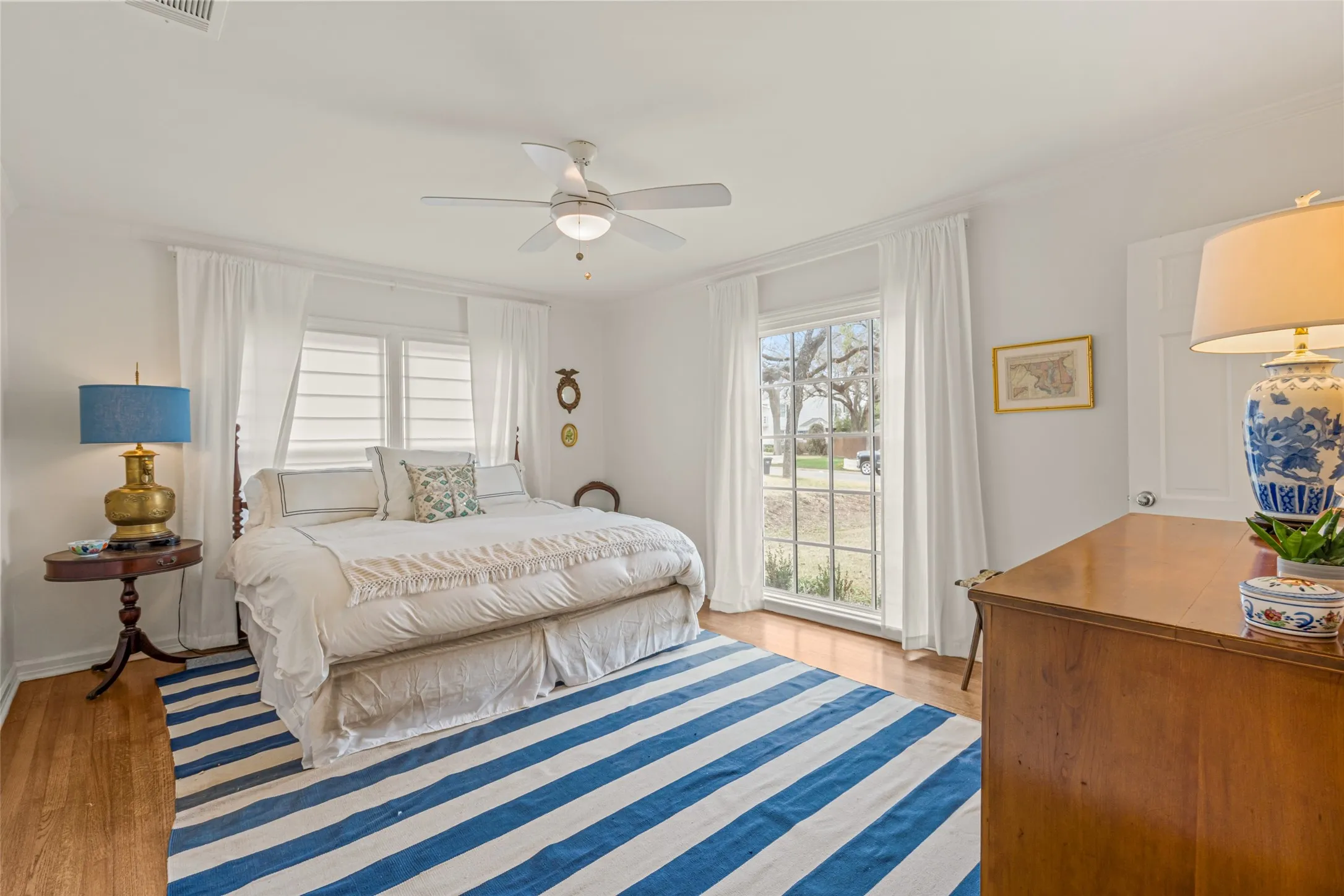 Single Family Residence For Rent in Tarrant County , 508 N Bailey Avenue, Fort Worth, Texas 76107, 6 Bedroom, 5 Bathroom, 2 Garage spaces, 5,062 Sqft, built in 1949, mls#21355464, Real Estate Agent in Fort Worth, Homes For Rent in Tarrant county, Homes For Rent in Fort Worth, Realtor in Fort Worth Texas, Real Estate Brokerage Independent Realty Texas, Luminita Cordes Realtor