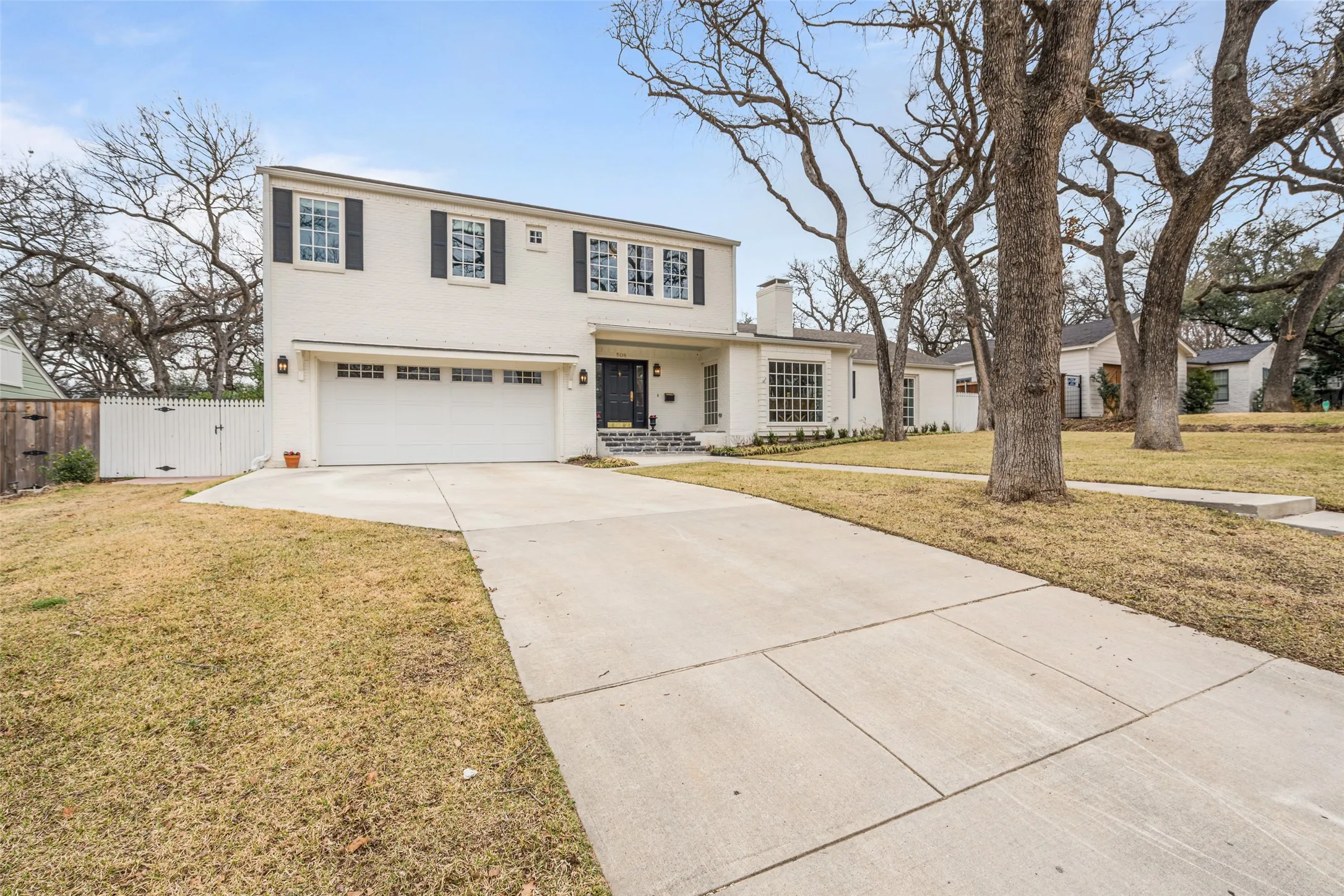 Single Family Residence For Rent in Tarrant County , 508 N Bailey Avenue, Fort Worth, Texas 76107, 6 Bedroom, 5 Bathroom, 2 Garage spaces, 5,062 Sqft, built in 1949, mls#21355464, Real Estate Agent in Fort Worth, Homes For Rent in Tarrant county, Homes For Rent in Fort Worth, Realtor in Fort Worth Texas, Real Estate Brokerage Independent Realty Texas, Luminita Cordes Realtor