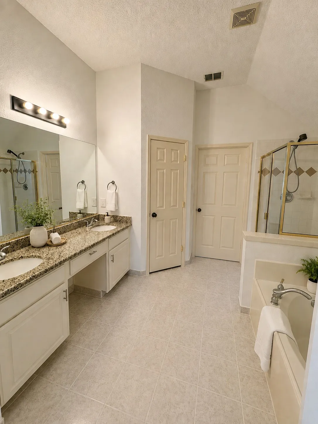 Single Family Residence For Sale in Collin County , 1527 Sugar Bush Trail, Allen, Texas 75002, 4 Bedroom, 2 Bathroom, 2 Garage spaces, 2,347 Sqft, built in 2000, mls#21355632, Real Estate Agent in Allen, Homes For Sale in Collin county, Homes For Sale in Allen, Realtor in Allen Texas, Real Estate Brokerage Independent Realty Texas, Luminita Cordes Realtor