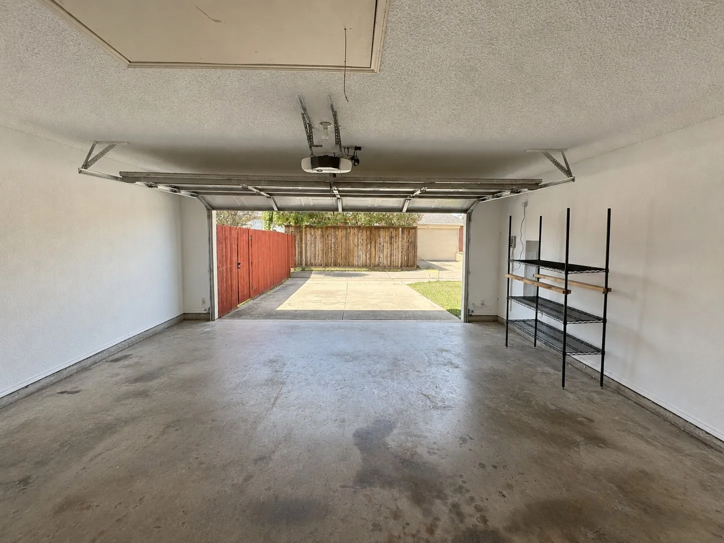 Single Family Residence For Sale in Collin County , 1527 Sugar Bush Trail, Allen, Texas 75002, 4 Bedroom, 2 Bathroom, 2 Garage spaces, 2,347 Sqft, built in 2000, mls#21355632, Real Estate Agent in Allen, Homes For Sale in Collin county, Homes For Sale in Allen, Realtor in Allen Texas, Real Estate Brokerage Independent Realty Texas, Luminita Cordes Realtor