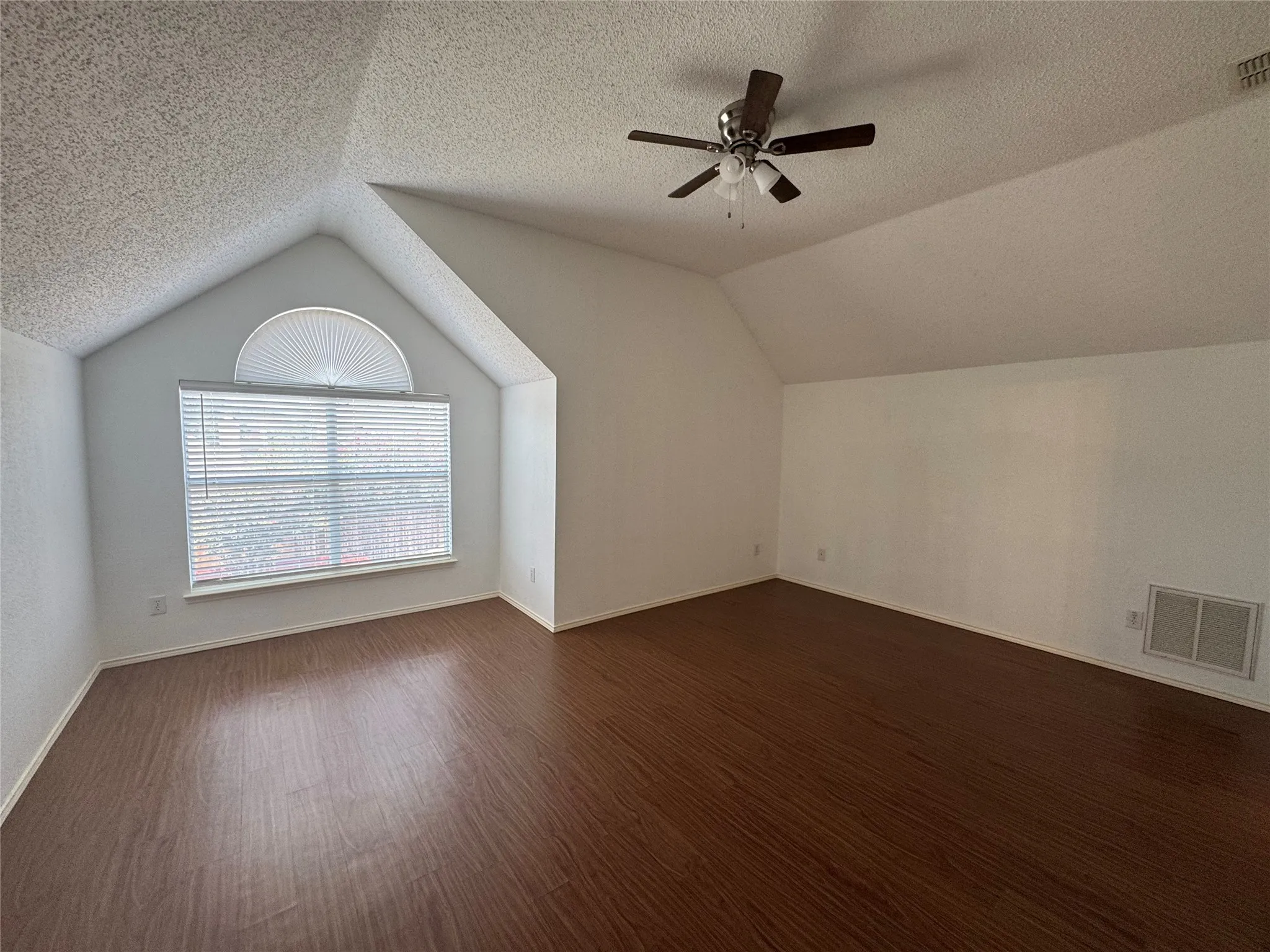 Single Family Residence For Sale in Collin County , 1527 Sugar Bush Trail, Allen, Texas 75002, 4 Bedroom, 2 Bathroom, 2 Garage spaces, 2,347 Sqft, built in 2000, mls#21355632, Real Estate Agent in Allen, Homes For Sale in Collin county, Homes For Sale in Allen, Realtor in Allen Texas, Real Estate Brokerage Independent Realty Texas, Luminita Cordes Realtor