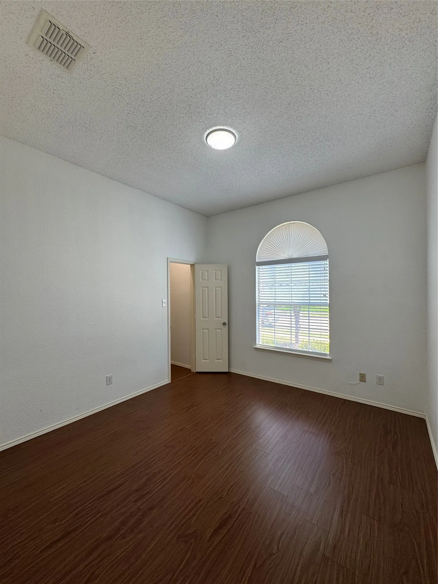 Single Family Residence For Sale in Collin County , 1527 Sugar Bush Trail, Allen, Texas 75002, 4 Bedroom, 2 Bathroom, 2 Garage spaces, 2,347 Sqft, built in 2000, mls#21355632, Real Estate Agent in Allen, Homes For Sale in Collin county, Homes For Sale in Allen, Realtor in Allen Texas, Real Estate Brokerage Independent Realty Texas, Luminita Cordes Realtor